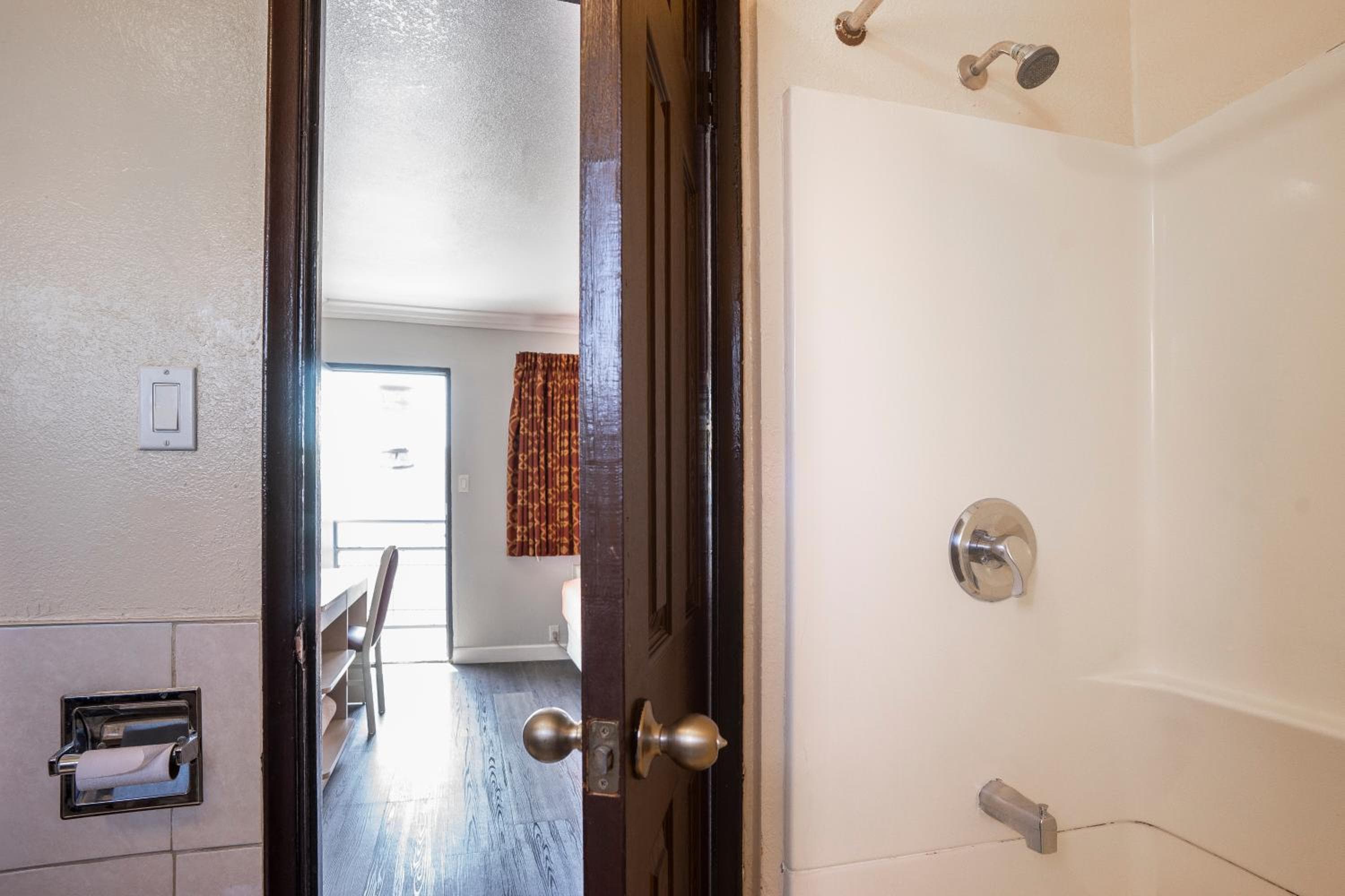 Valore Inn Hollywood — 20