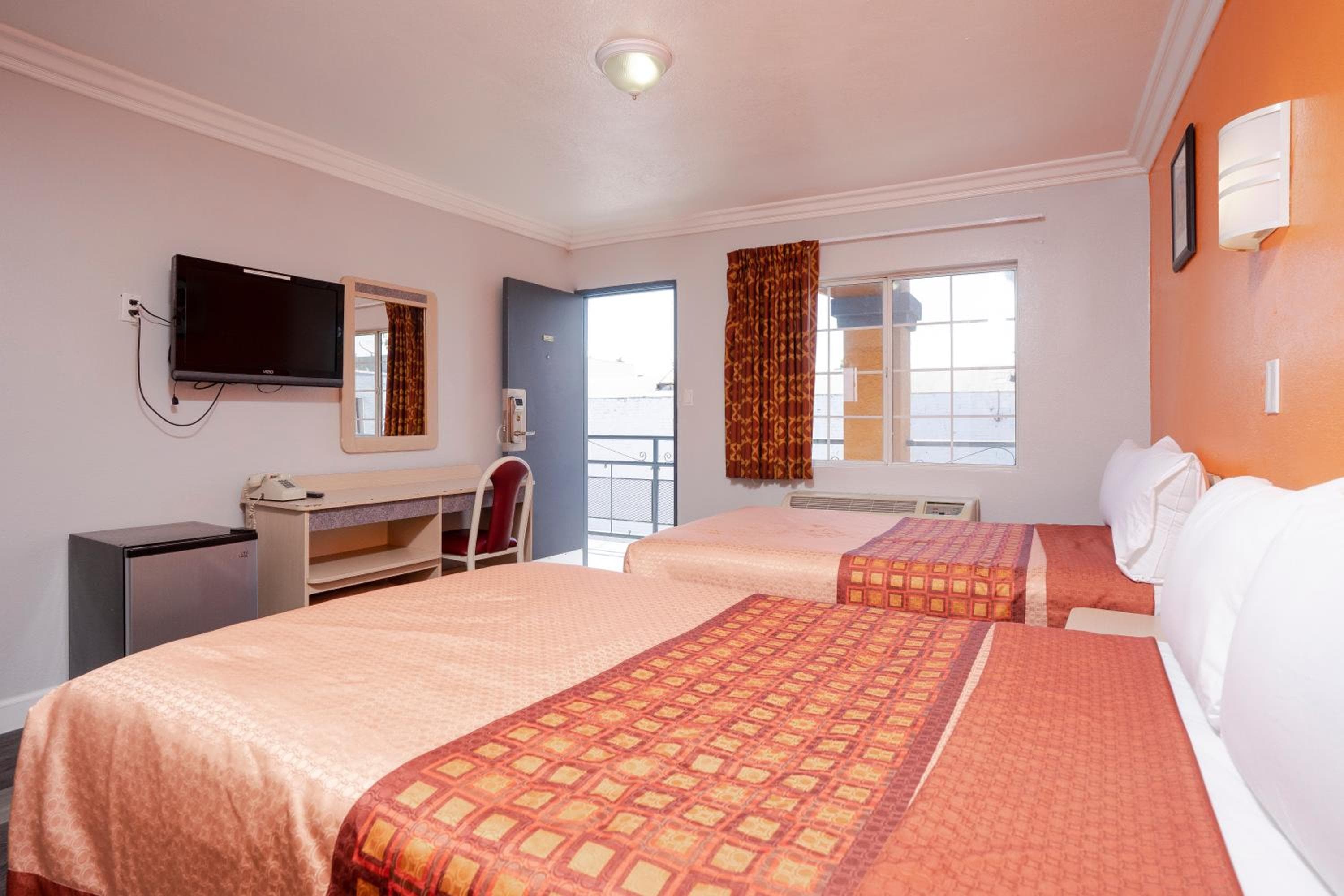 Valore Inn Hollywood — 13