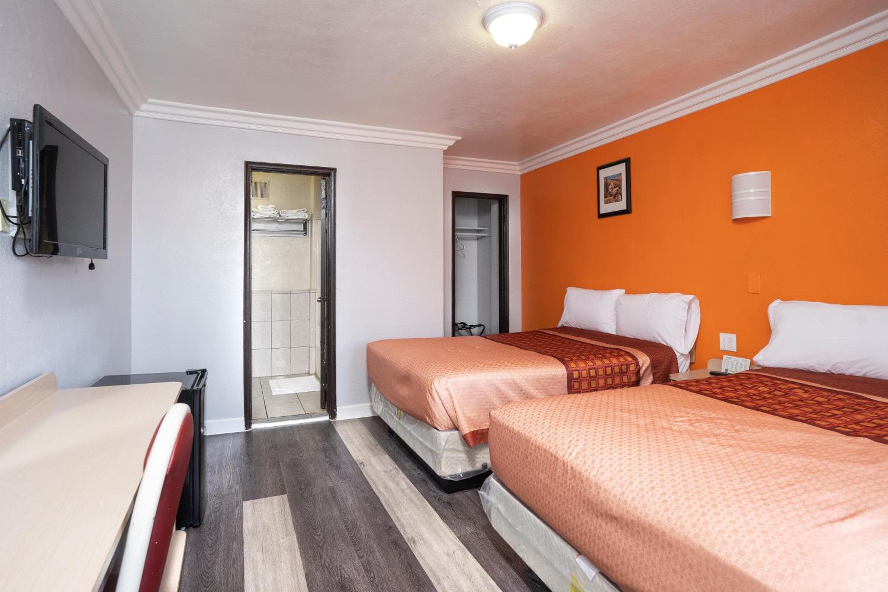 Valore Inn Hollywood — 26