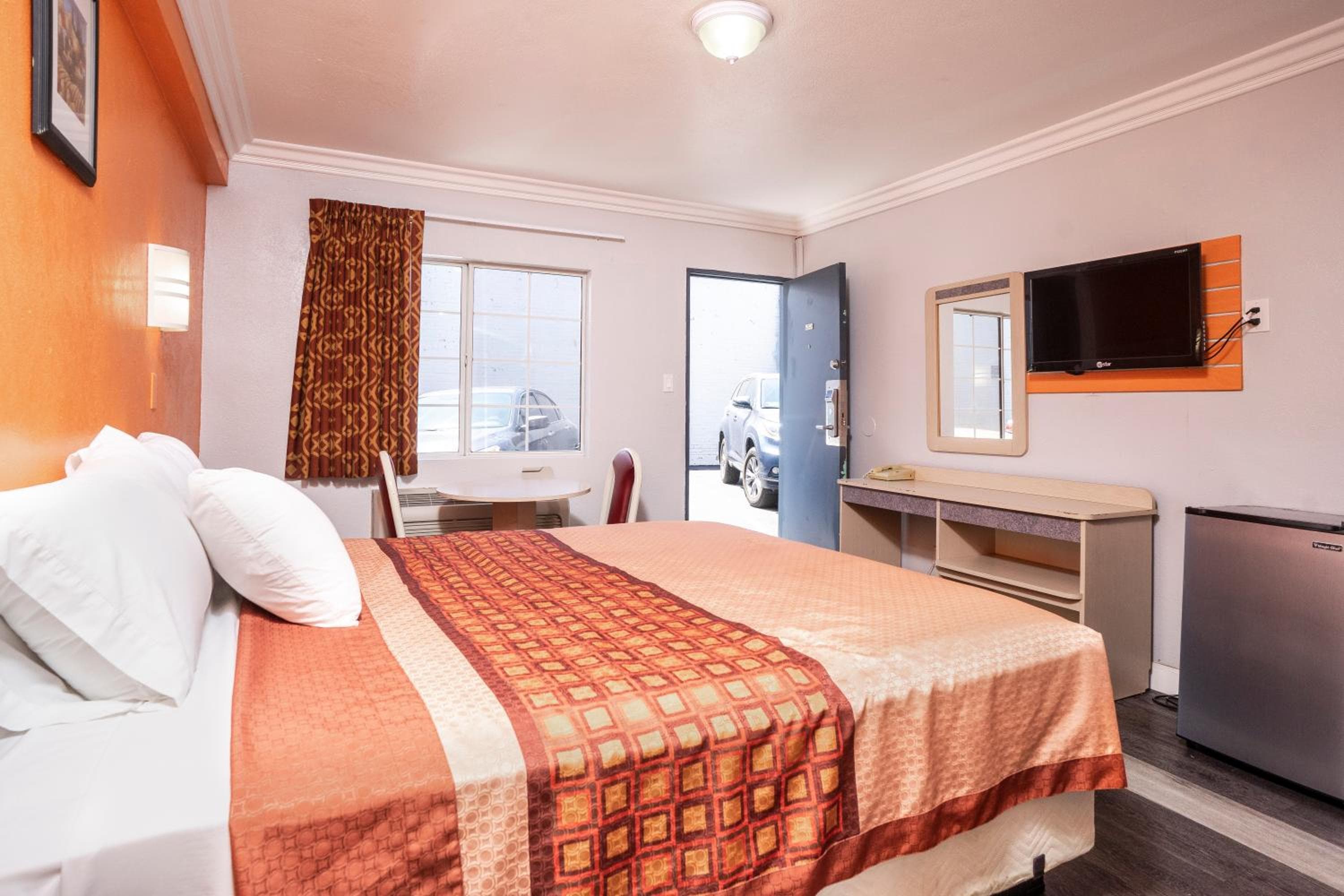 Valore Inn Hollywood — 11
