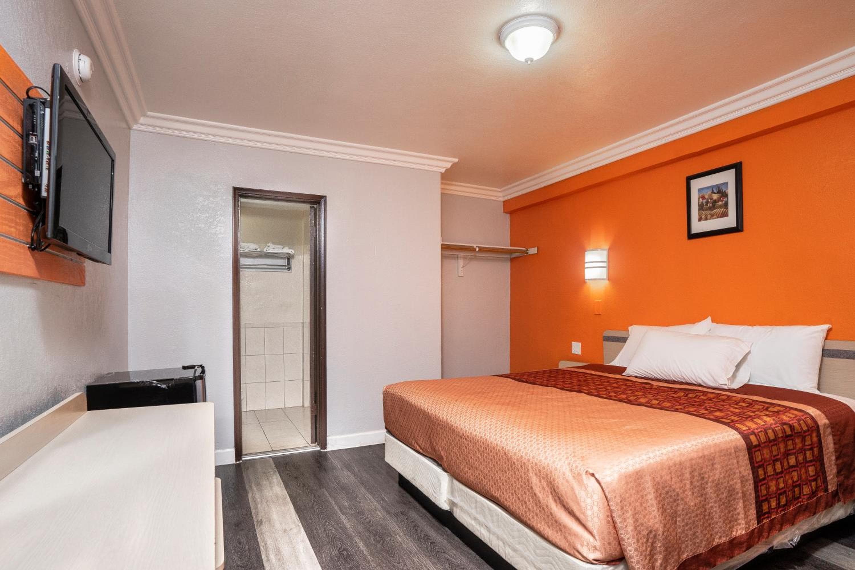 Valore Inn Hollywood — 25