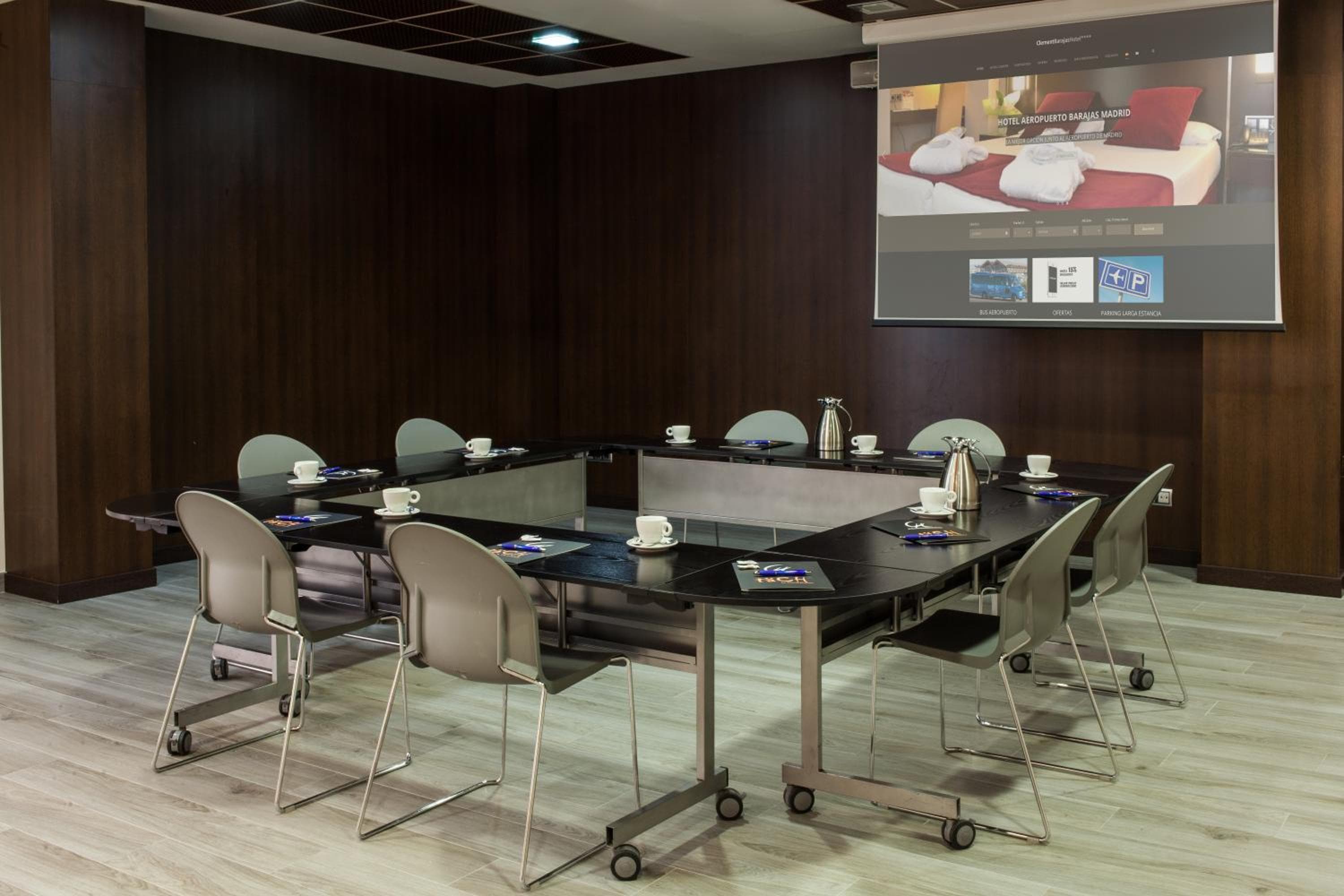 Hotel Clement Barajas — 14