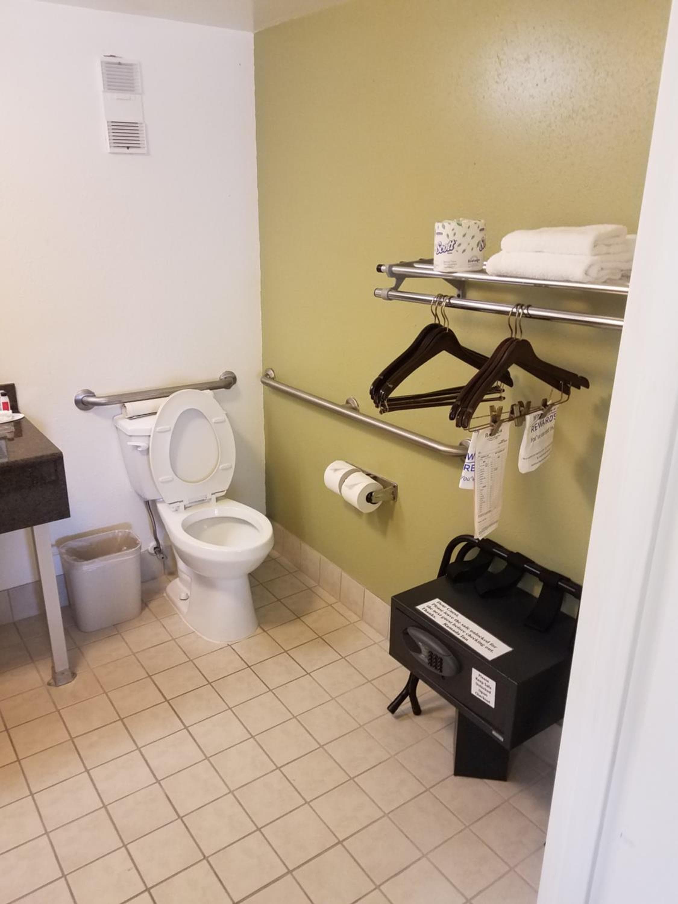 Ramada by Wyndham Temple Terrace/Tampa North — 12
