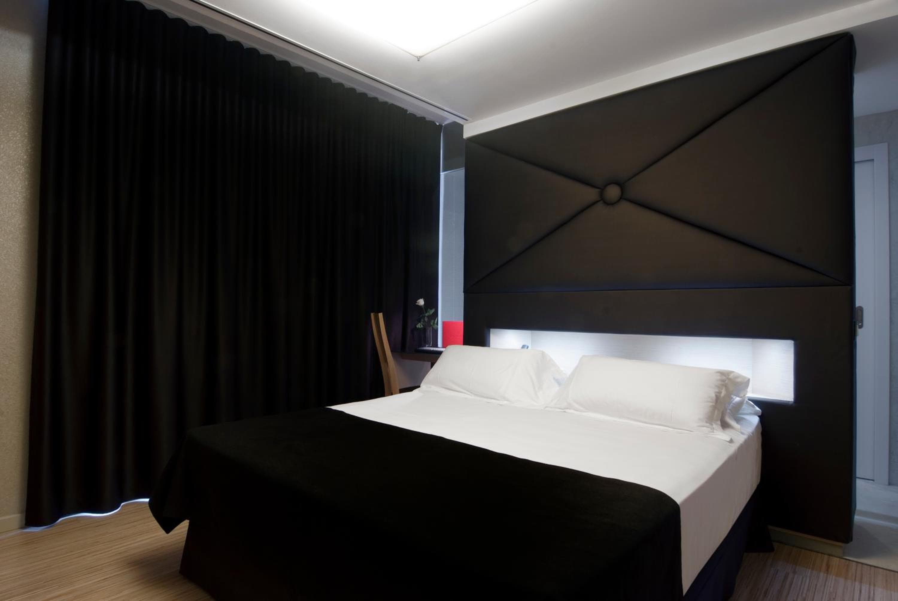 Axel Hotel Barcelona - Adults Only — 9