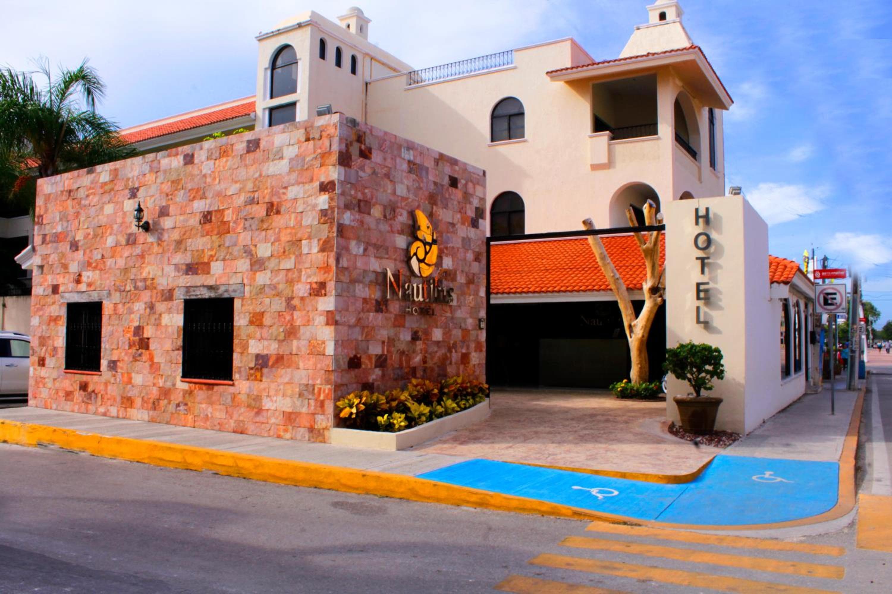 Hotel Nautilus — 1