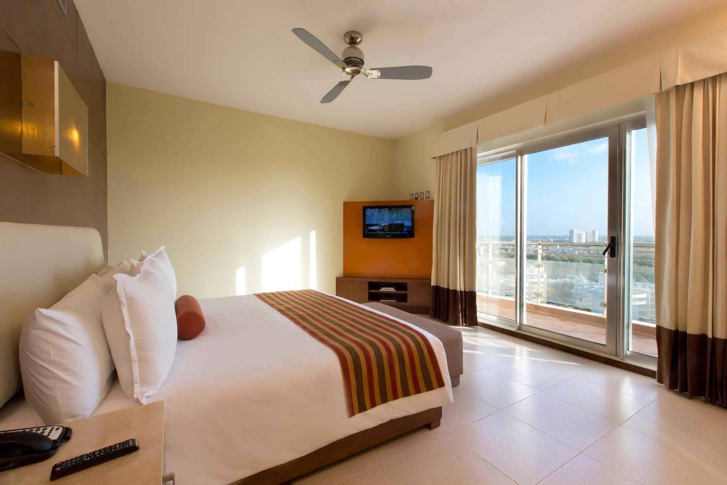 Krystal Urban Cancún & Club de Playa — 8