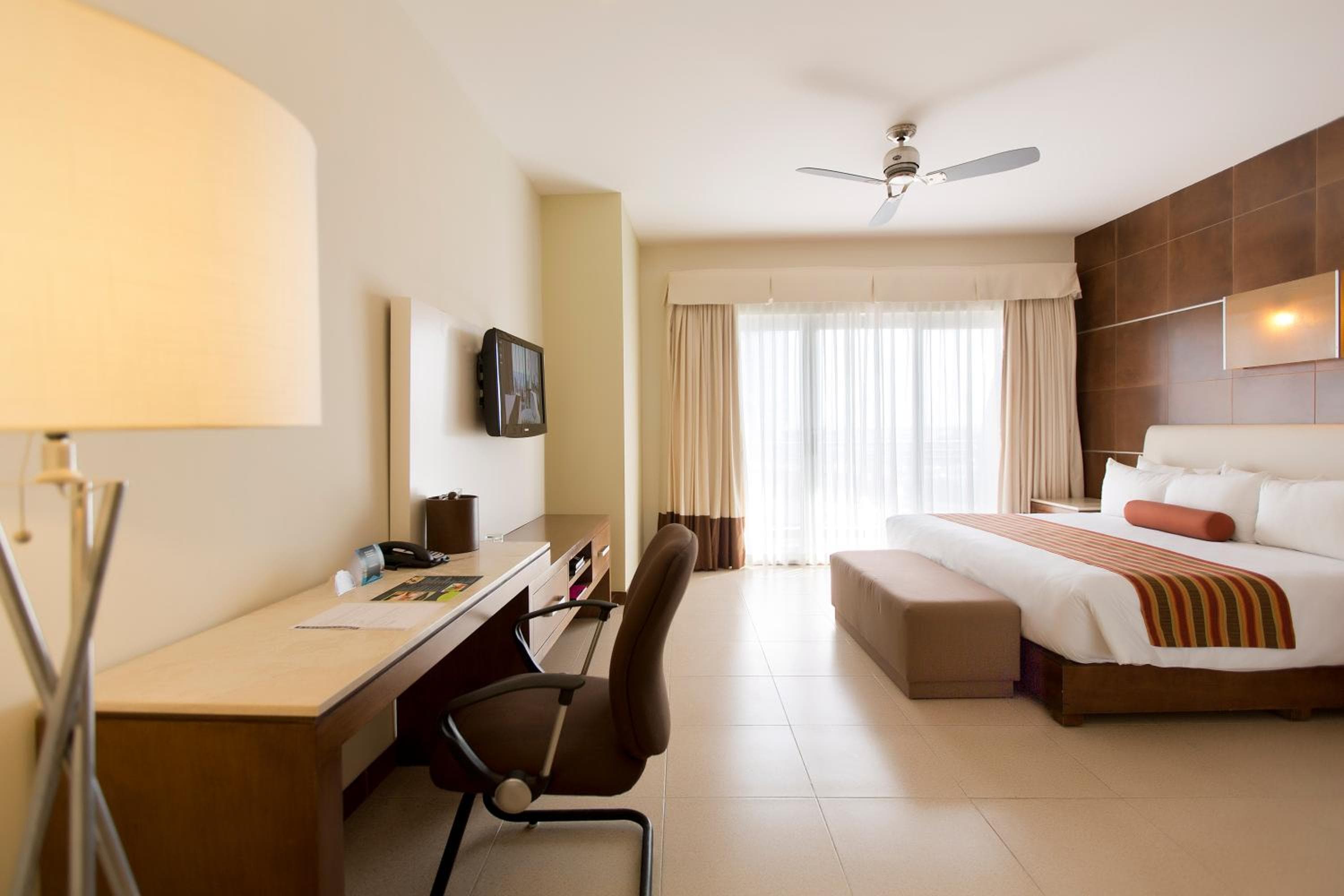 Krystal Urban Cancún & Club de Playa — 2
