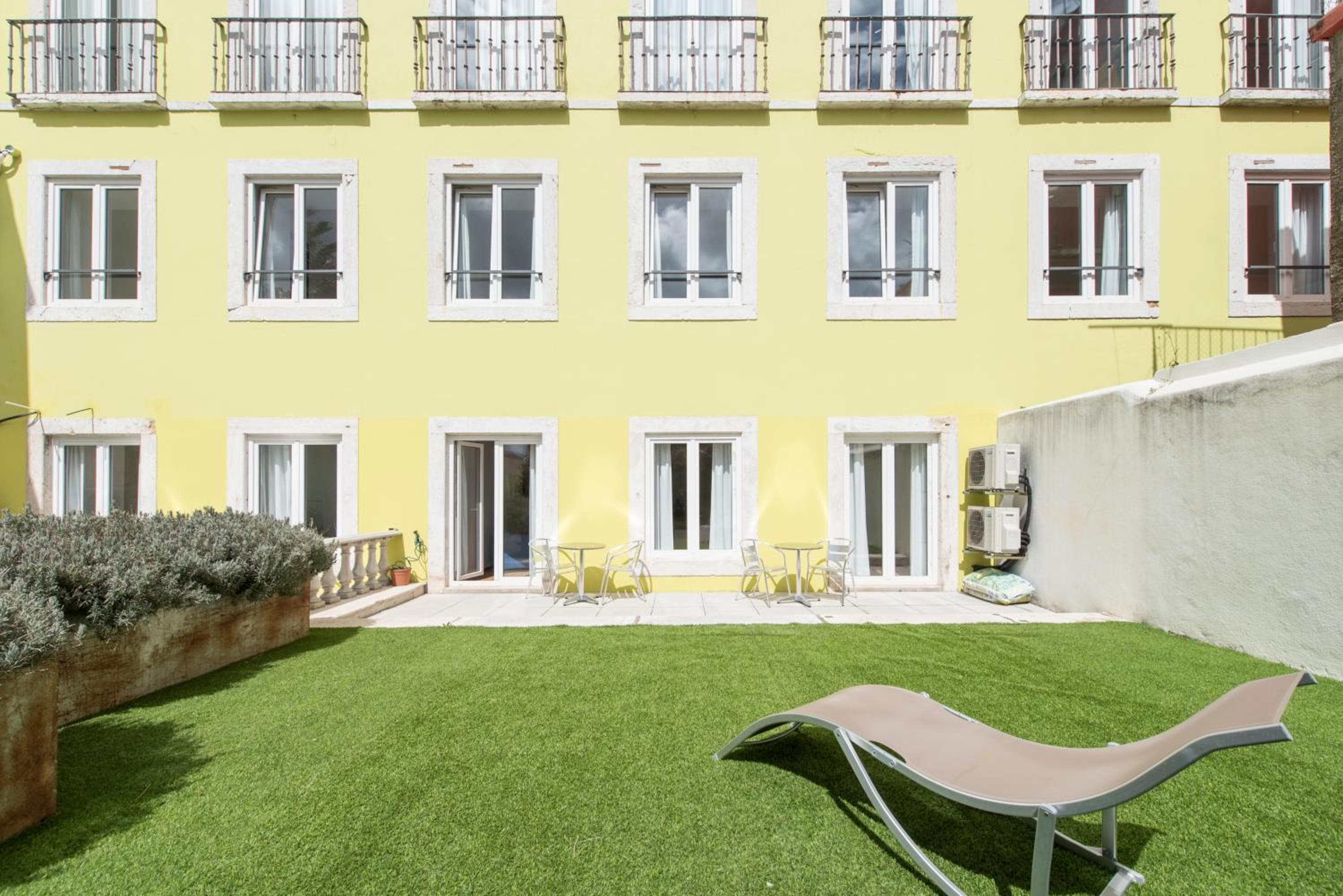 Alfama - Lisbon Lounge Suites — 7
