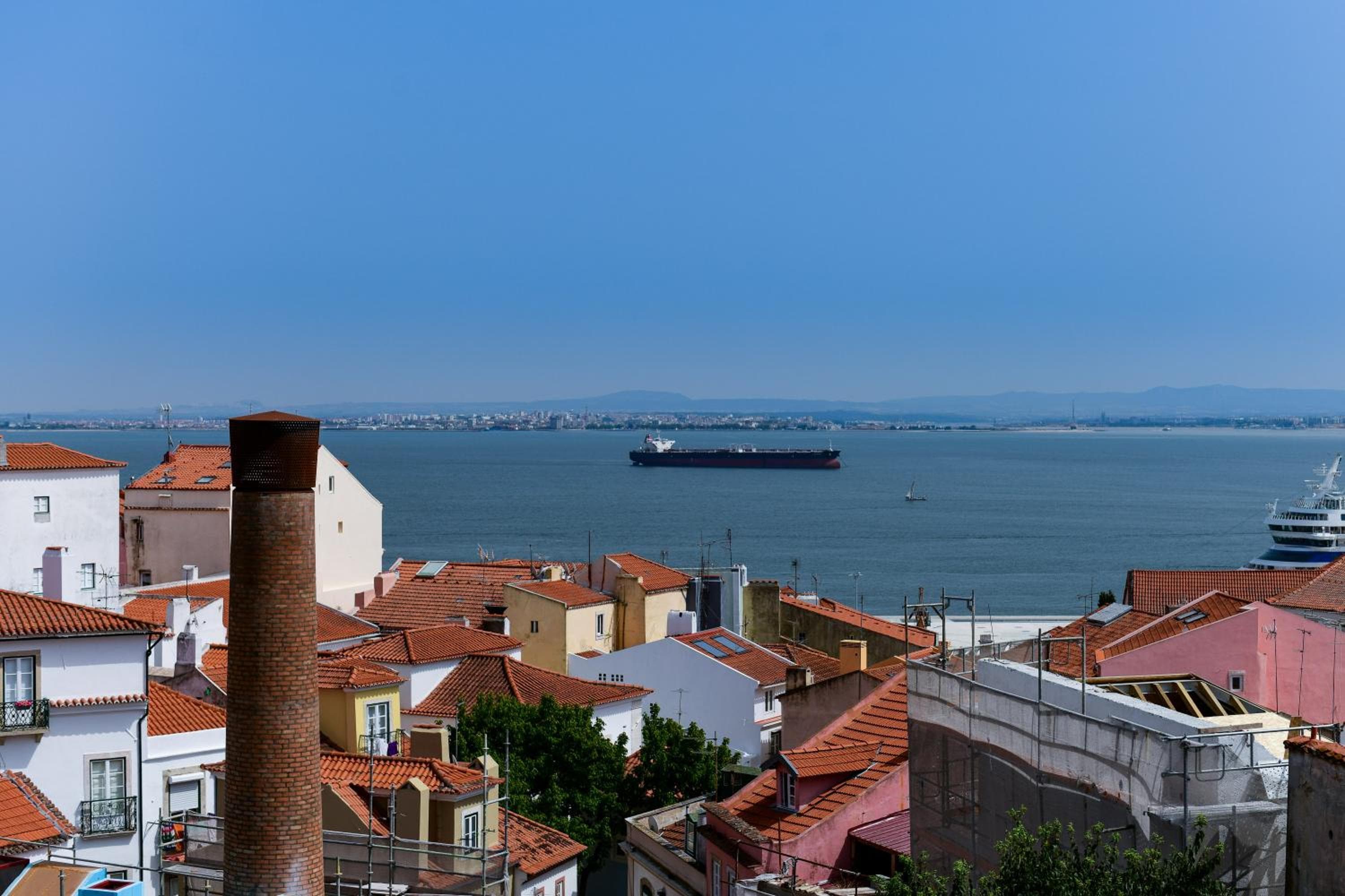 Alfama - Lisbon Lounge Suites — 8
