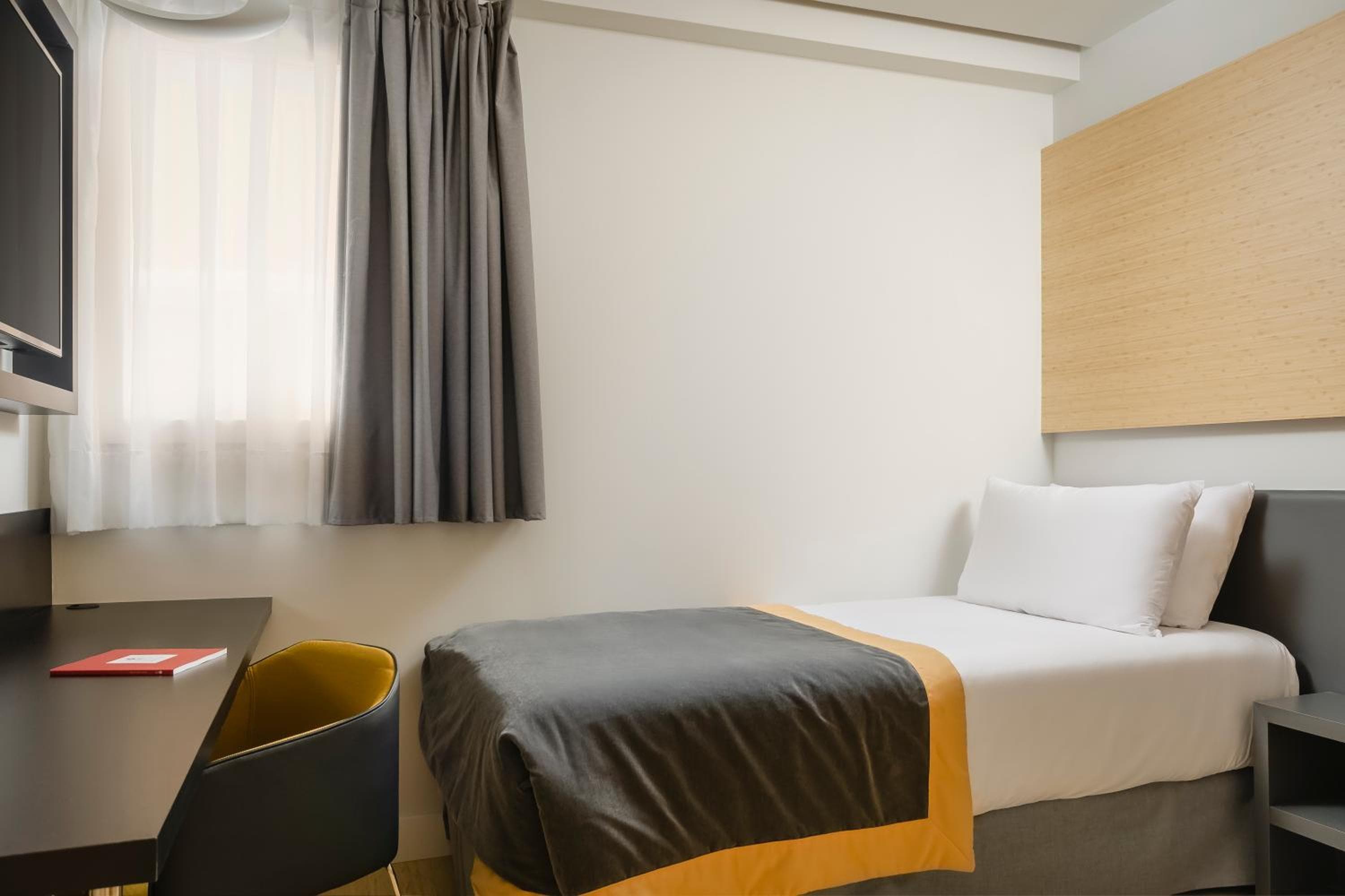 Dorma Plaza Catalunya — 2