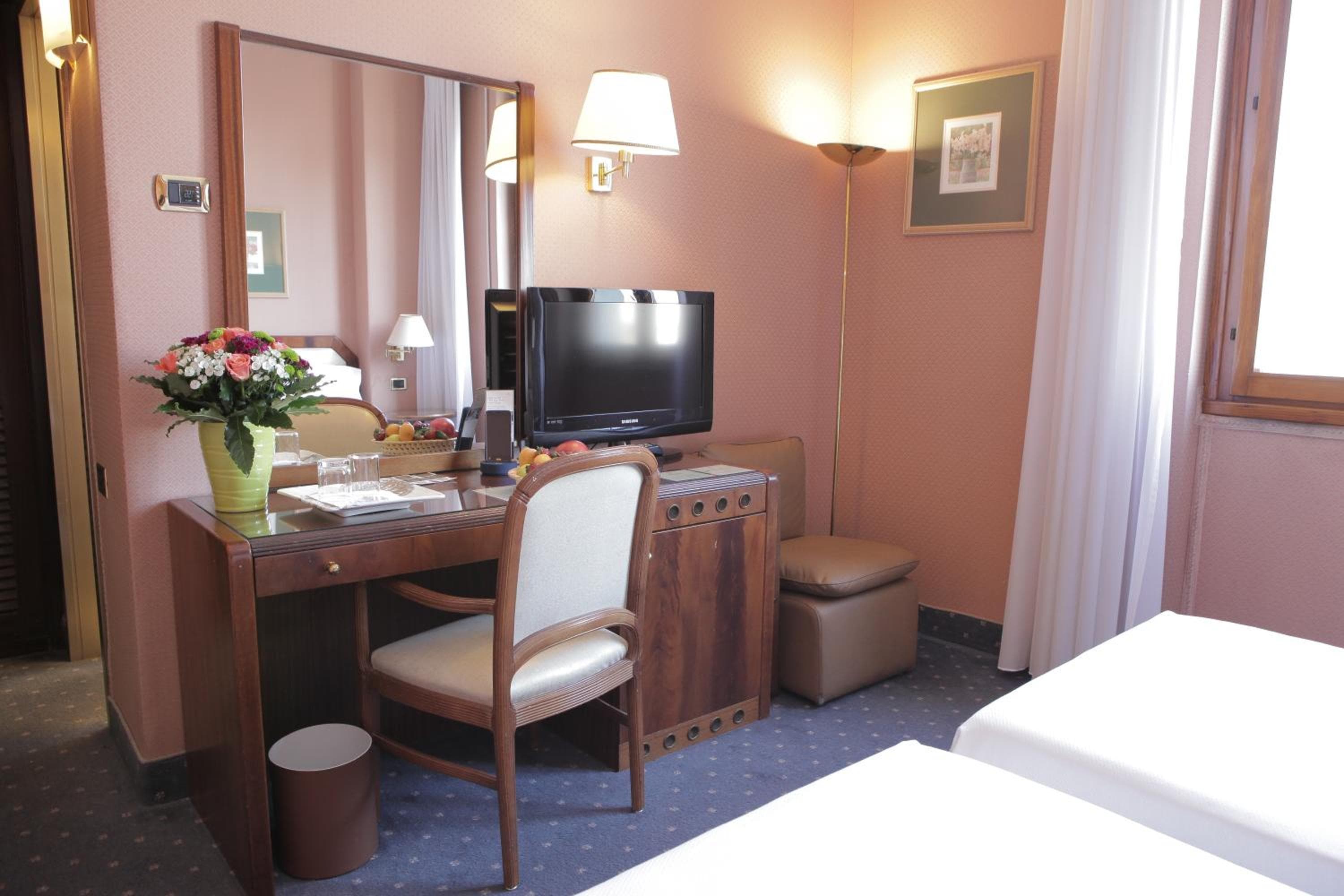 Hotel Bristol — 14