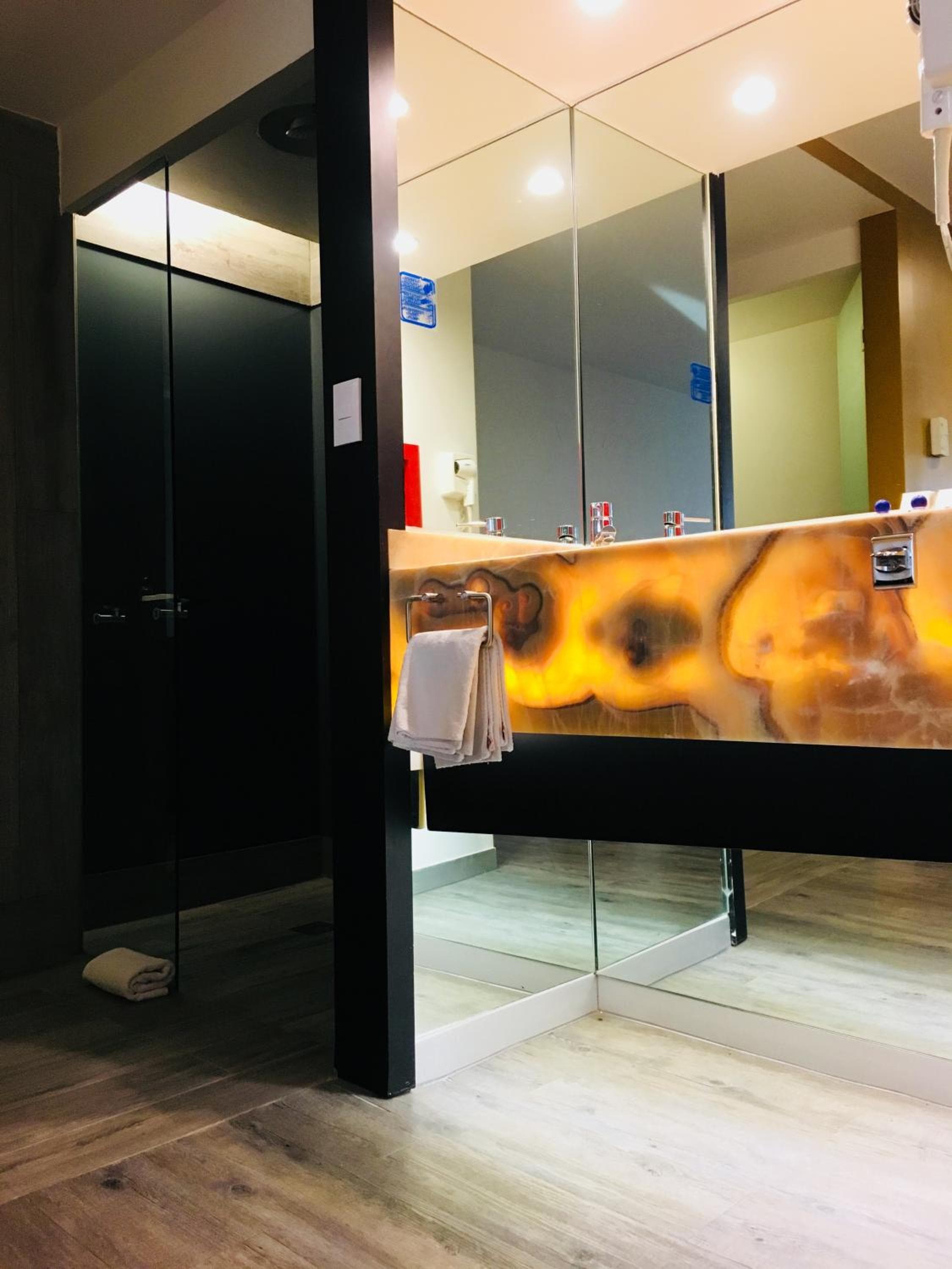 Hotel Harare — 10