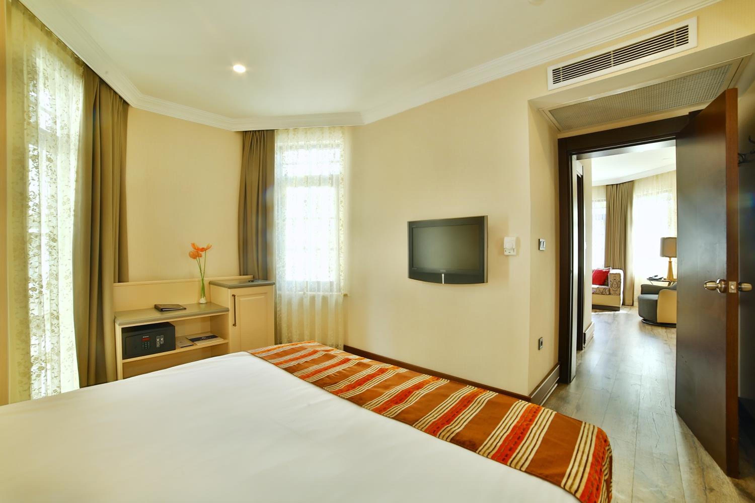 Konak Hotel Taksim — 11