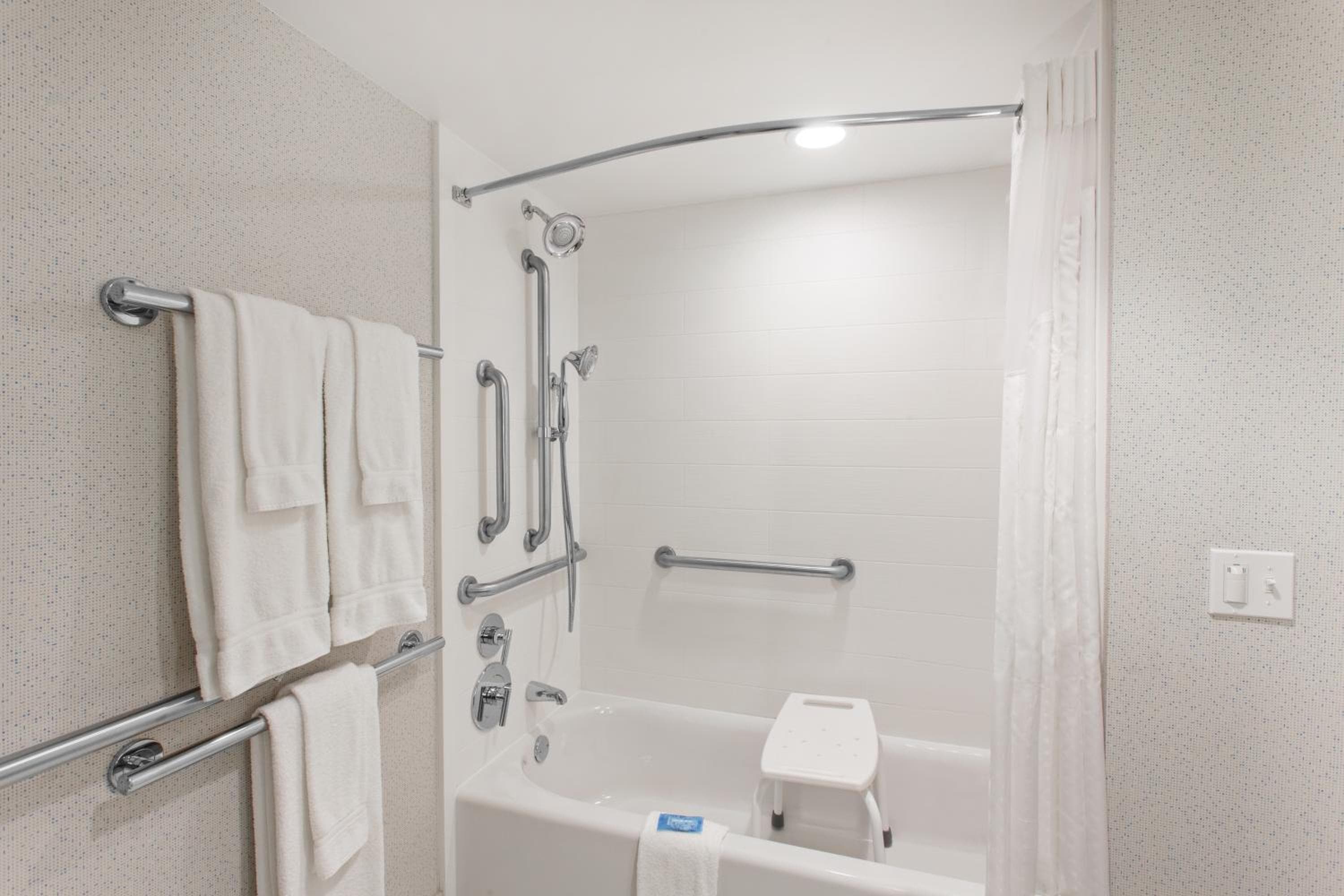 Holiday Inn Express West Los Angeles, un hotel IHG — 7