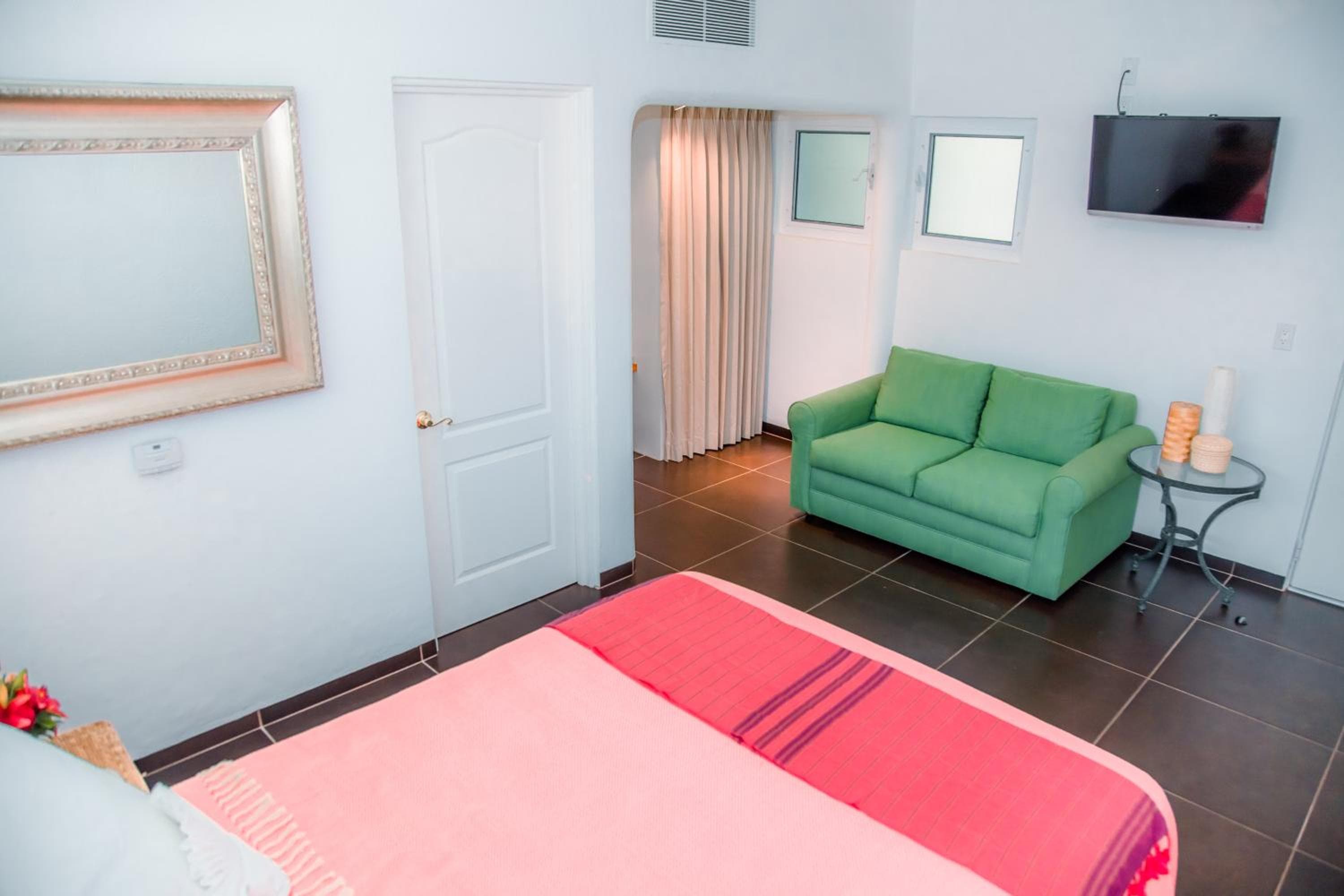 Los Milagros Hotel - Die Wunder Hotel — 27