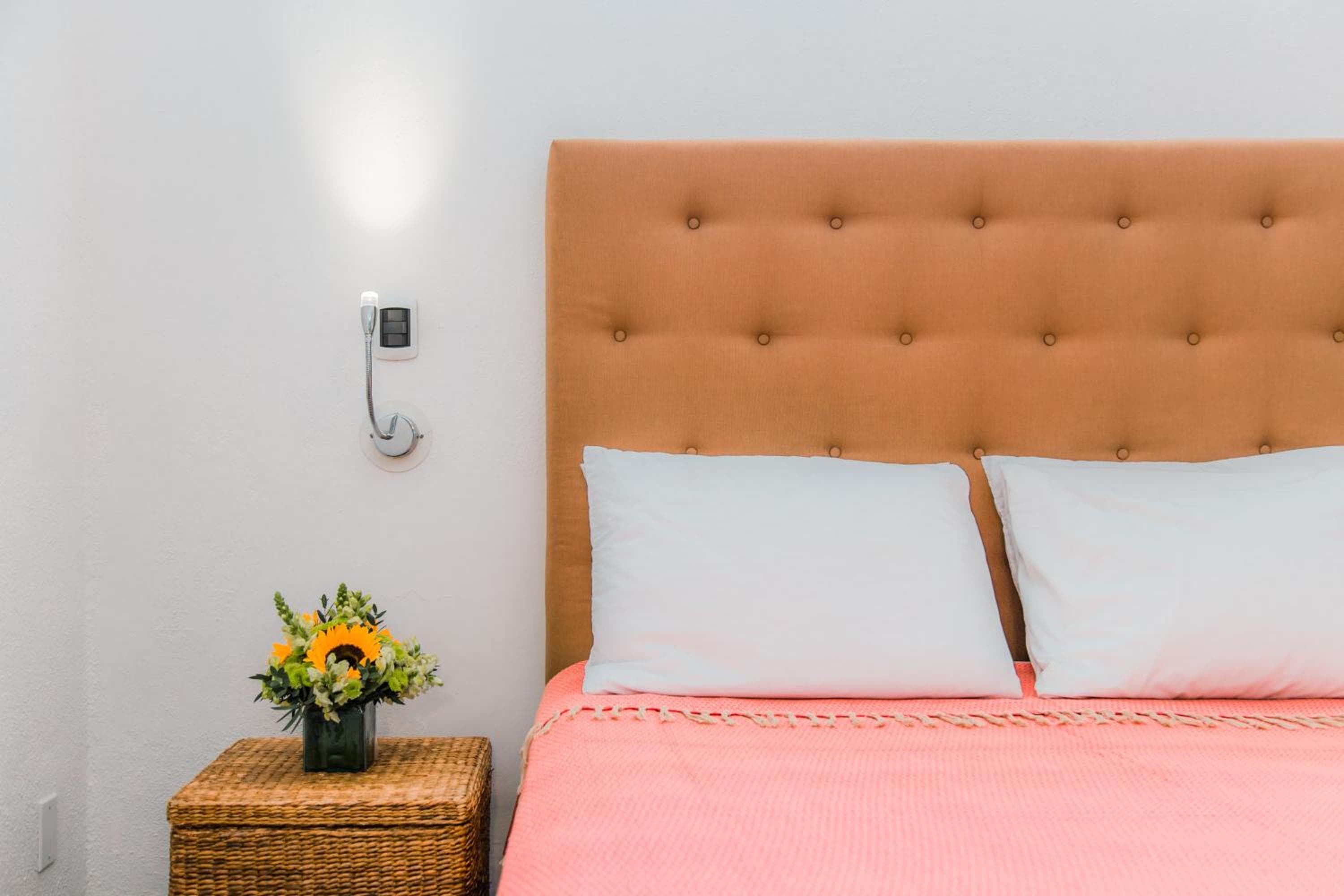 Los Milagros Hotel - Die Wunder Hotel — 24