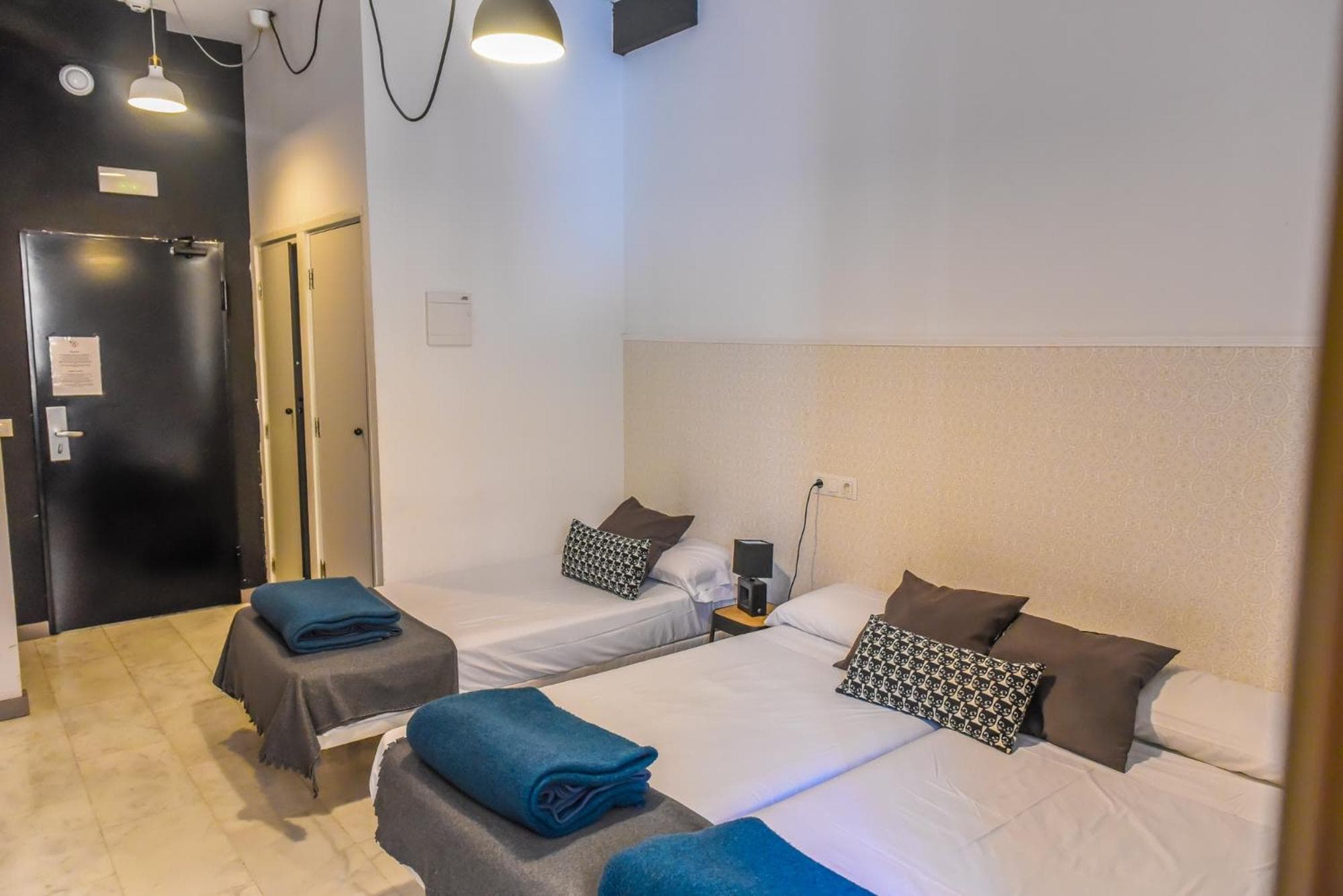 Feel Hostels Soho Malaga — 15