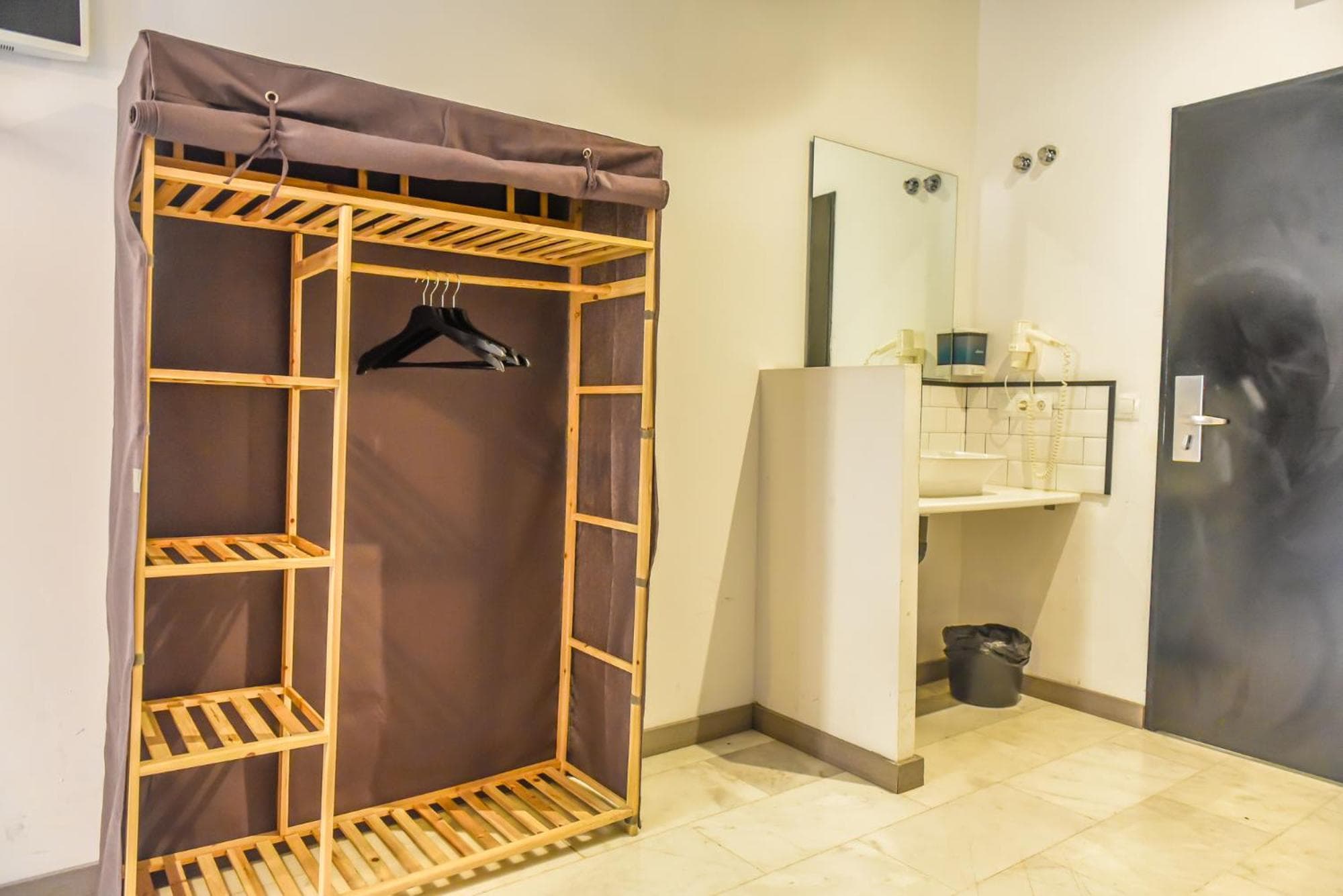 Feel Hostels Soho Malaga — 13