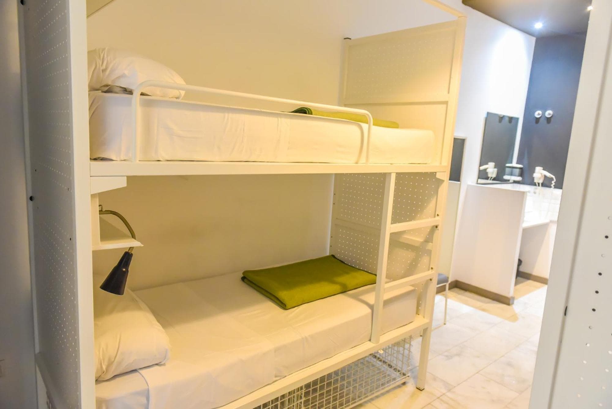 Feel Hostels Soho Malaga — 11