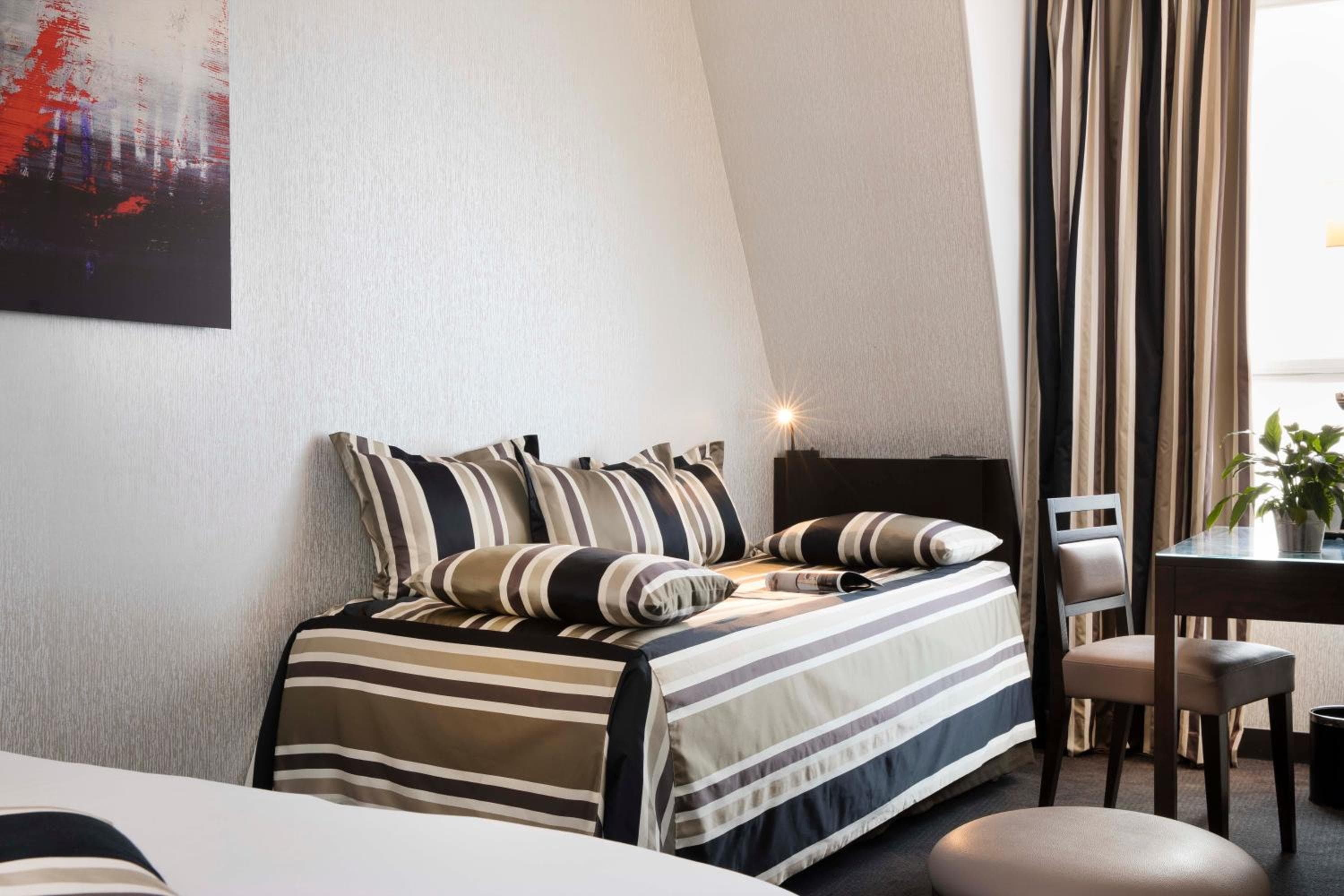 Hotel Albert 1er París Lafayette — 16