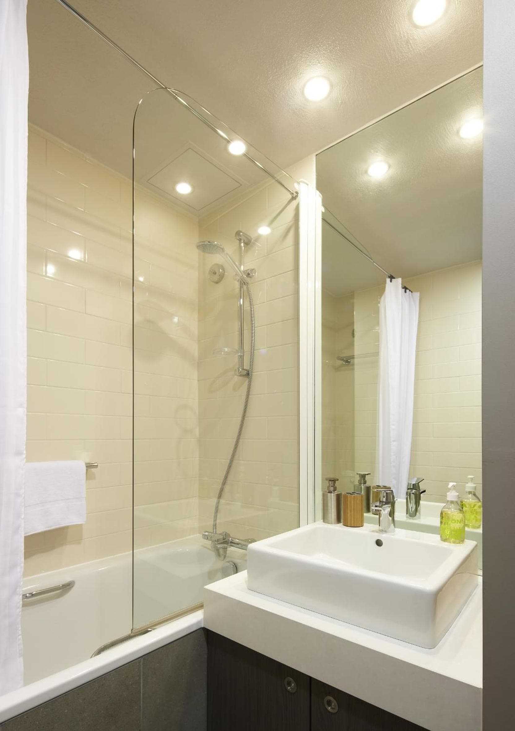 Citadines Trafalgar Square — 17