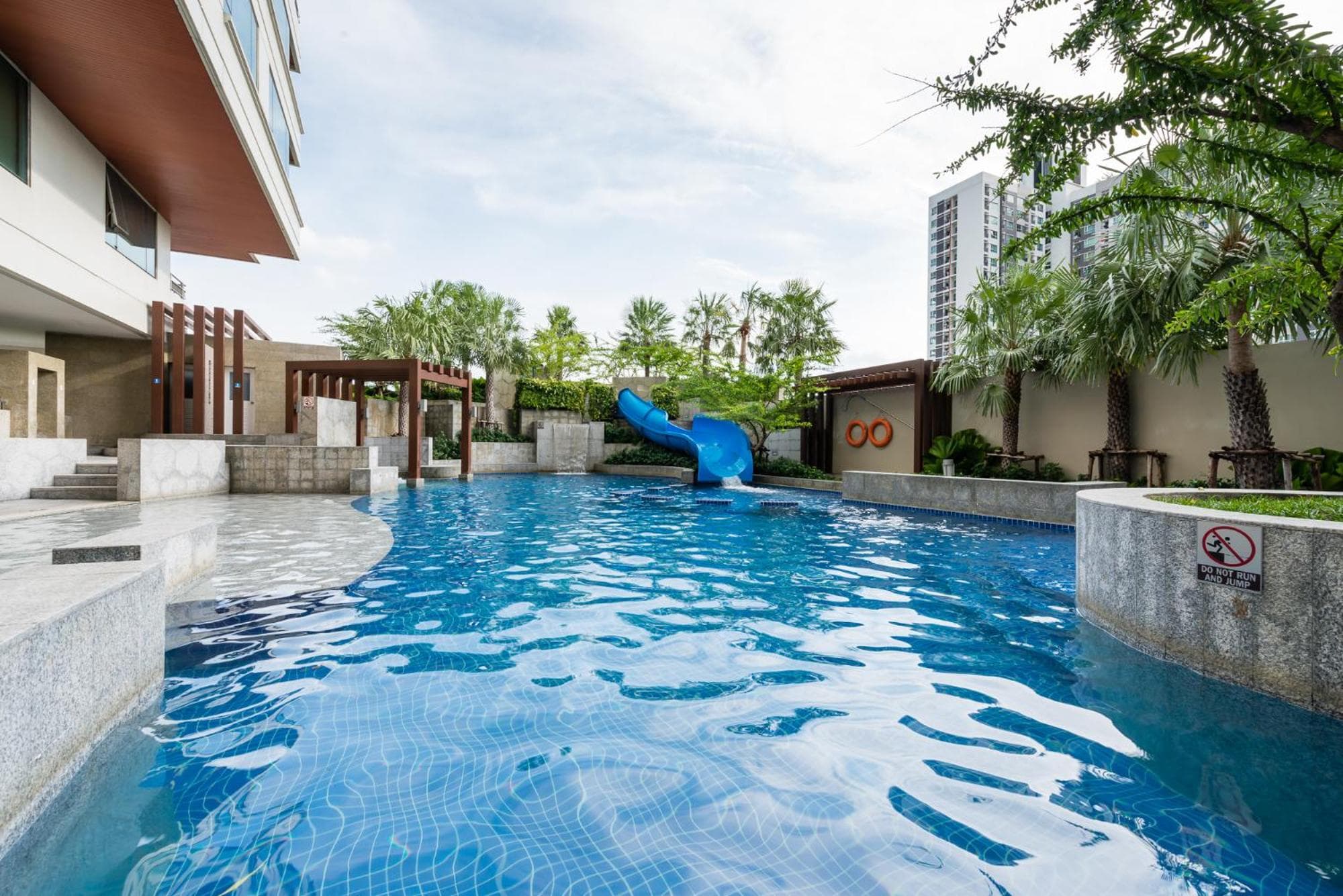 Jasmine Grande Residence Suite Bangkok — 27
