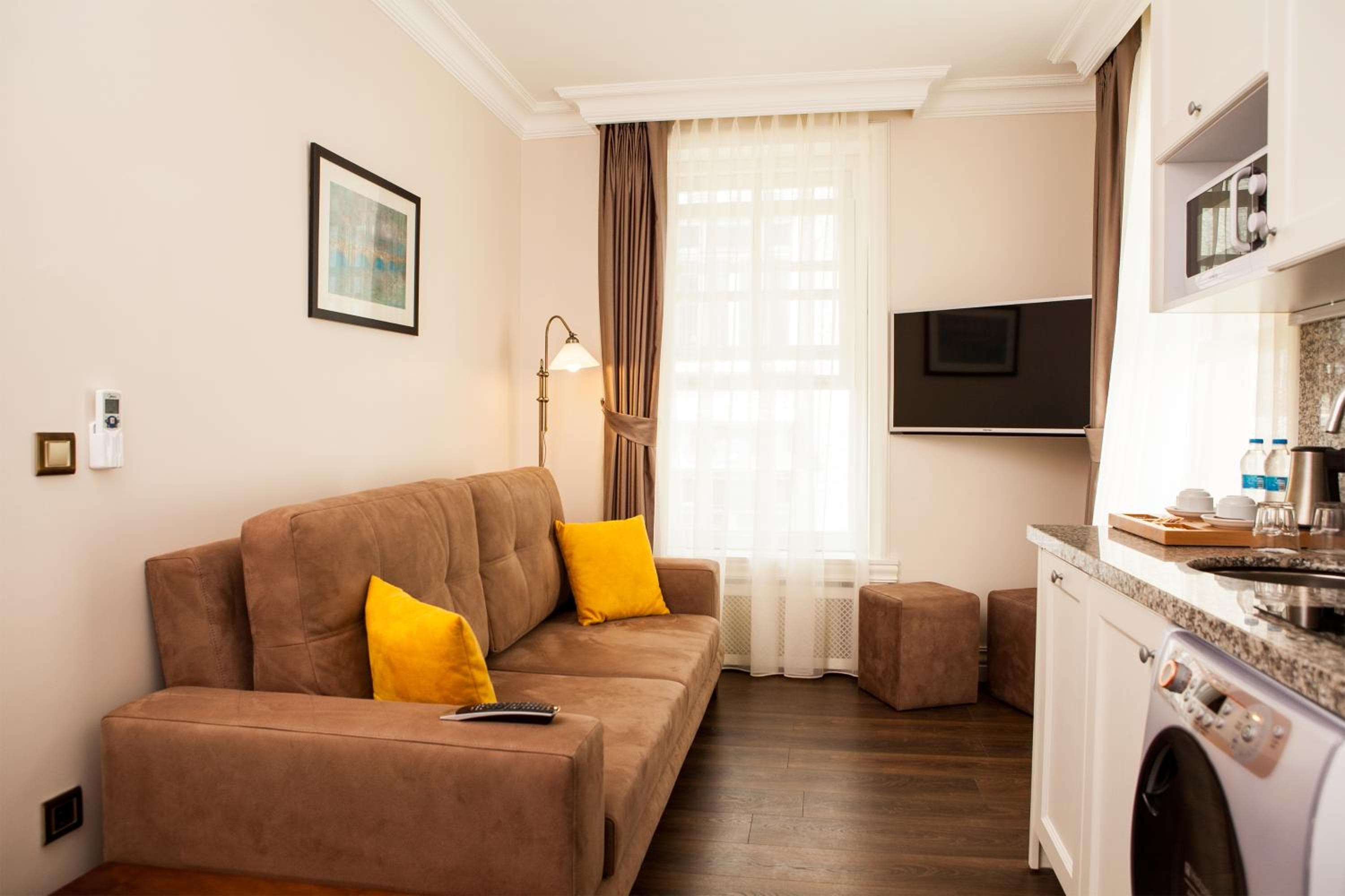 Meroddi Bağdatlıyan - 1892 Heritage Rooms by Galata Tower — 11