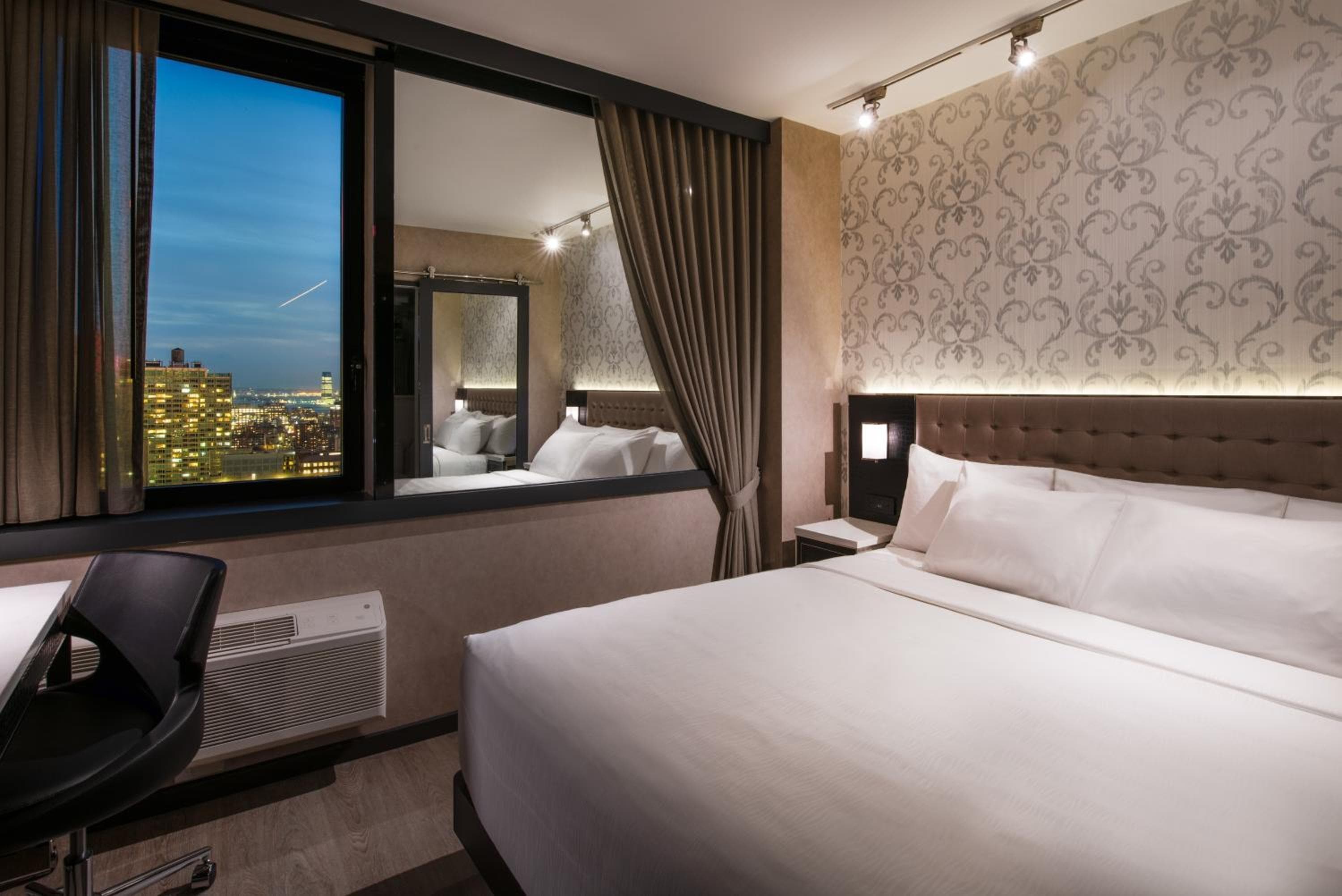 Hotel Aliz Times Square — 11