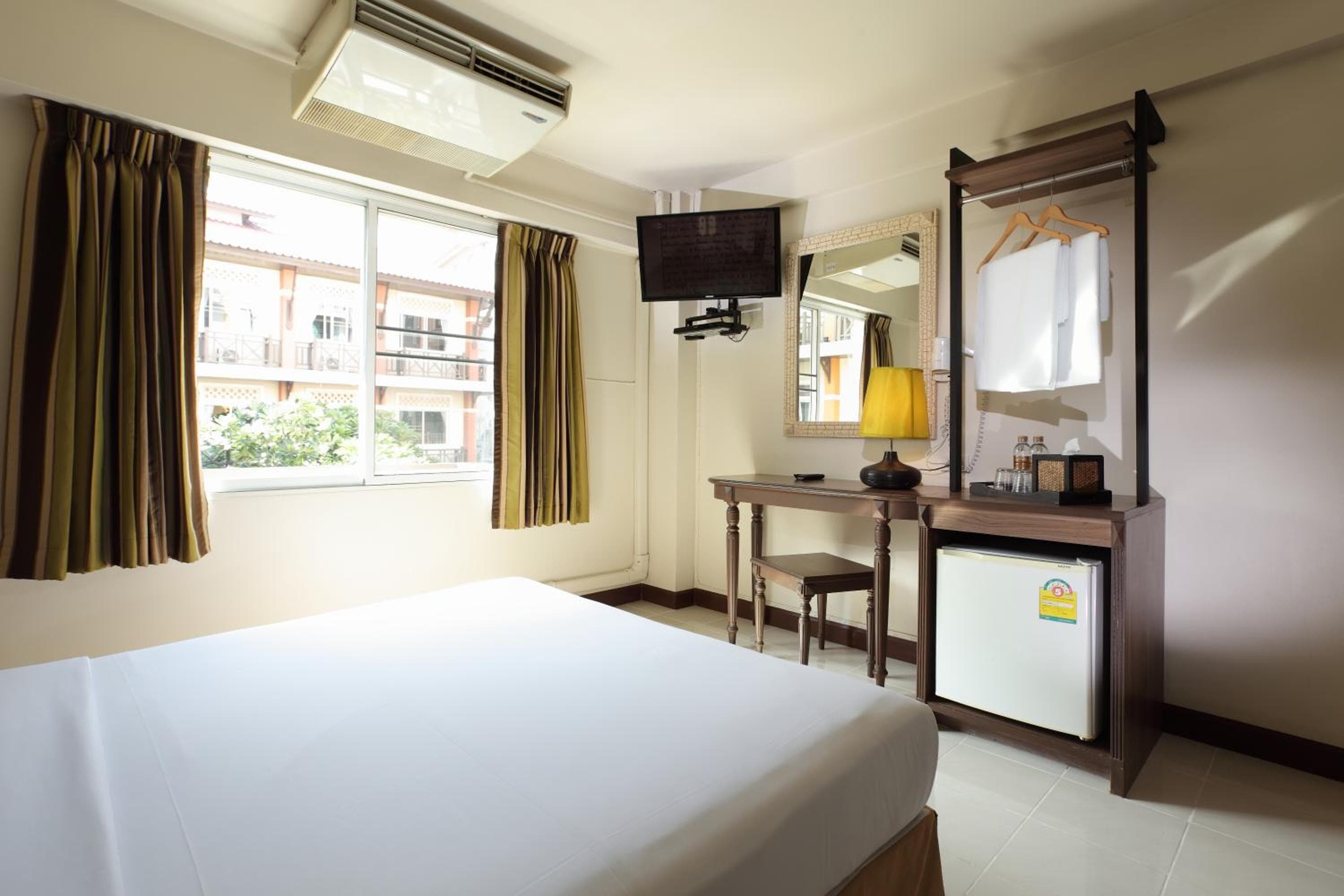 Rambuttri Village Plaza - SHA Plus Plus — 7