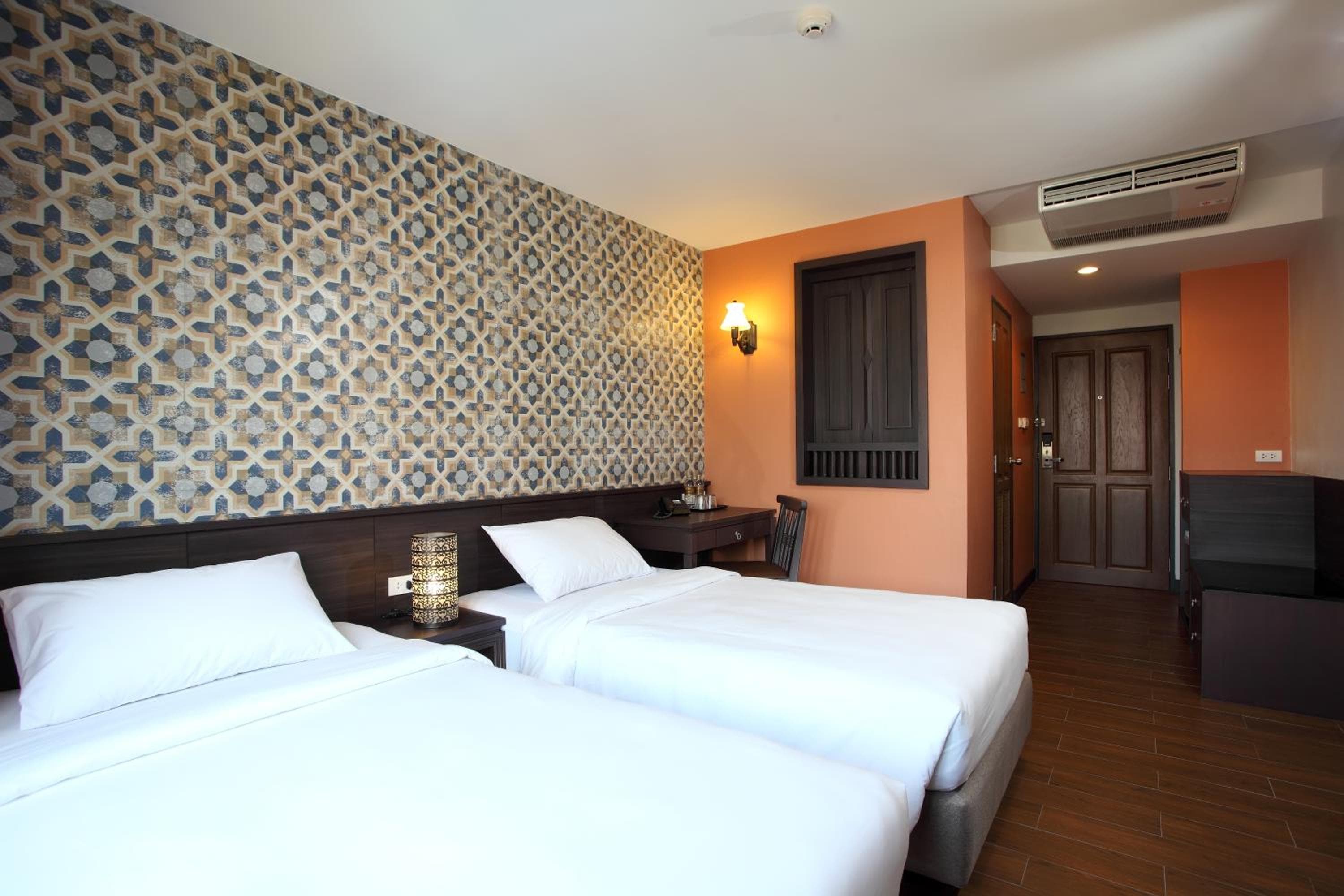 Rambuttri Village Plaza - SHA Plus Plus — 2