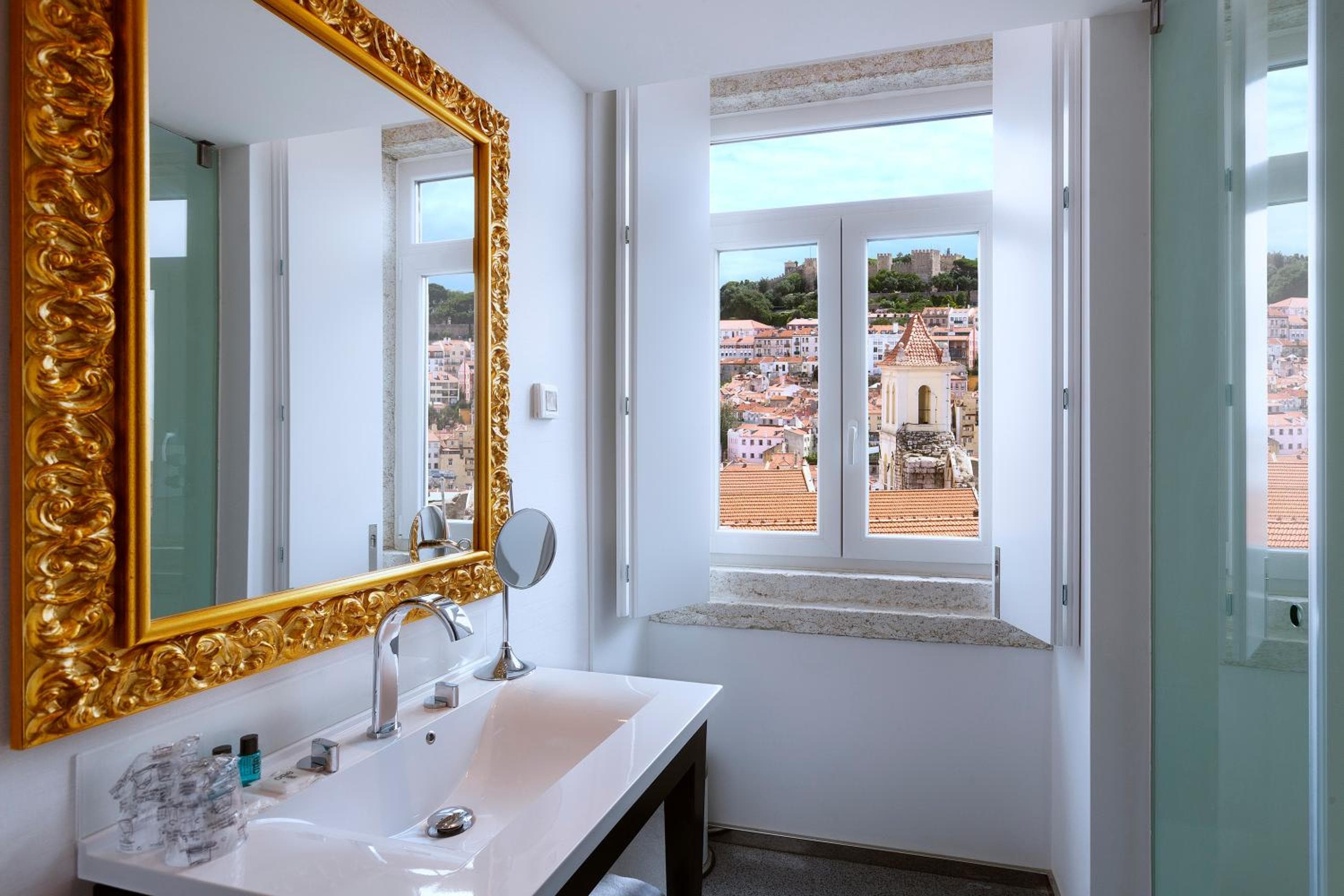Lisbona Carmo Hotel — 29