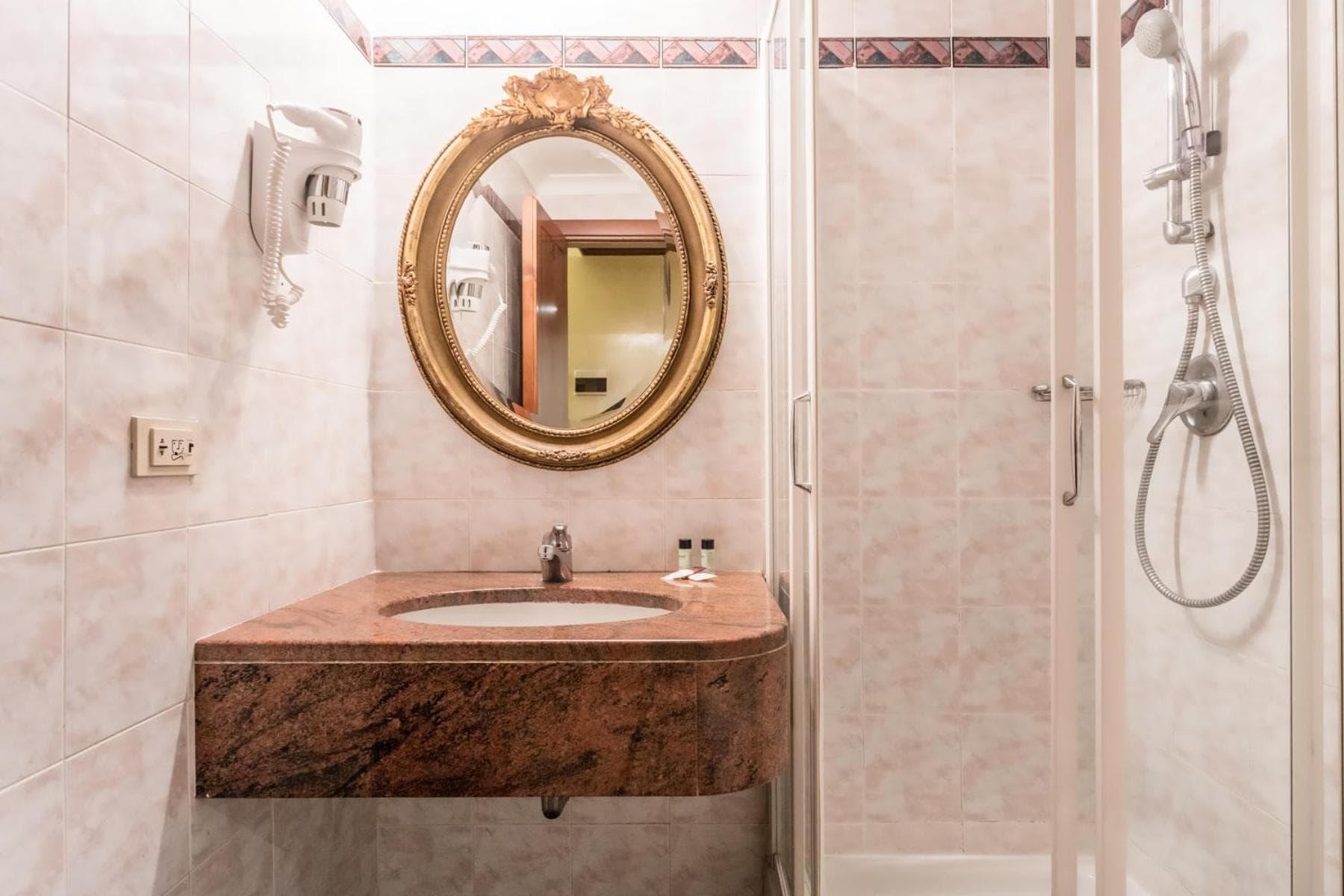 Raeli Hotel Latium — 9