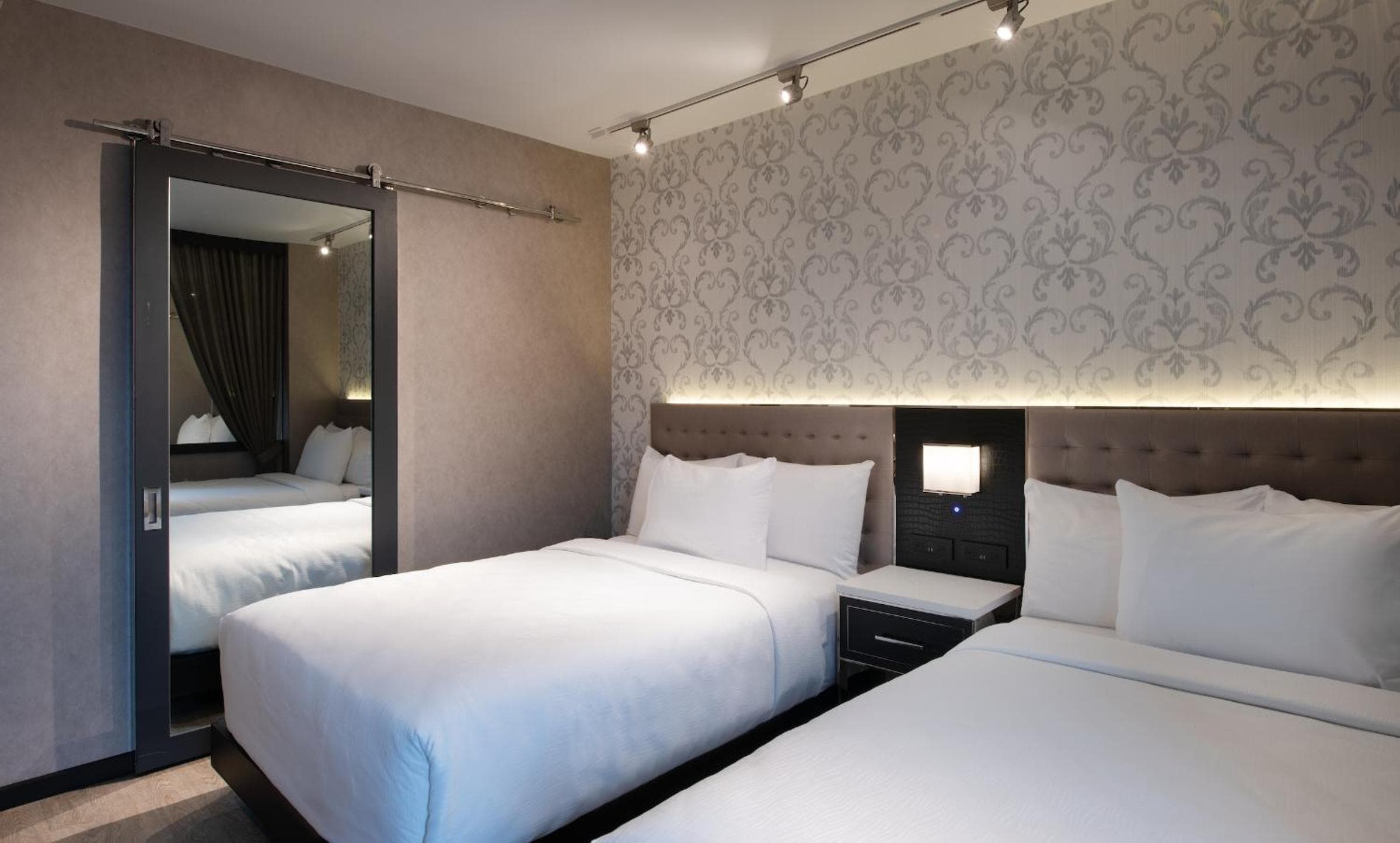 Hotel Aliz Times Square — 12