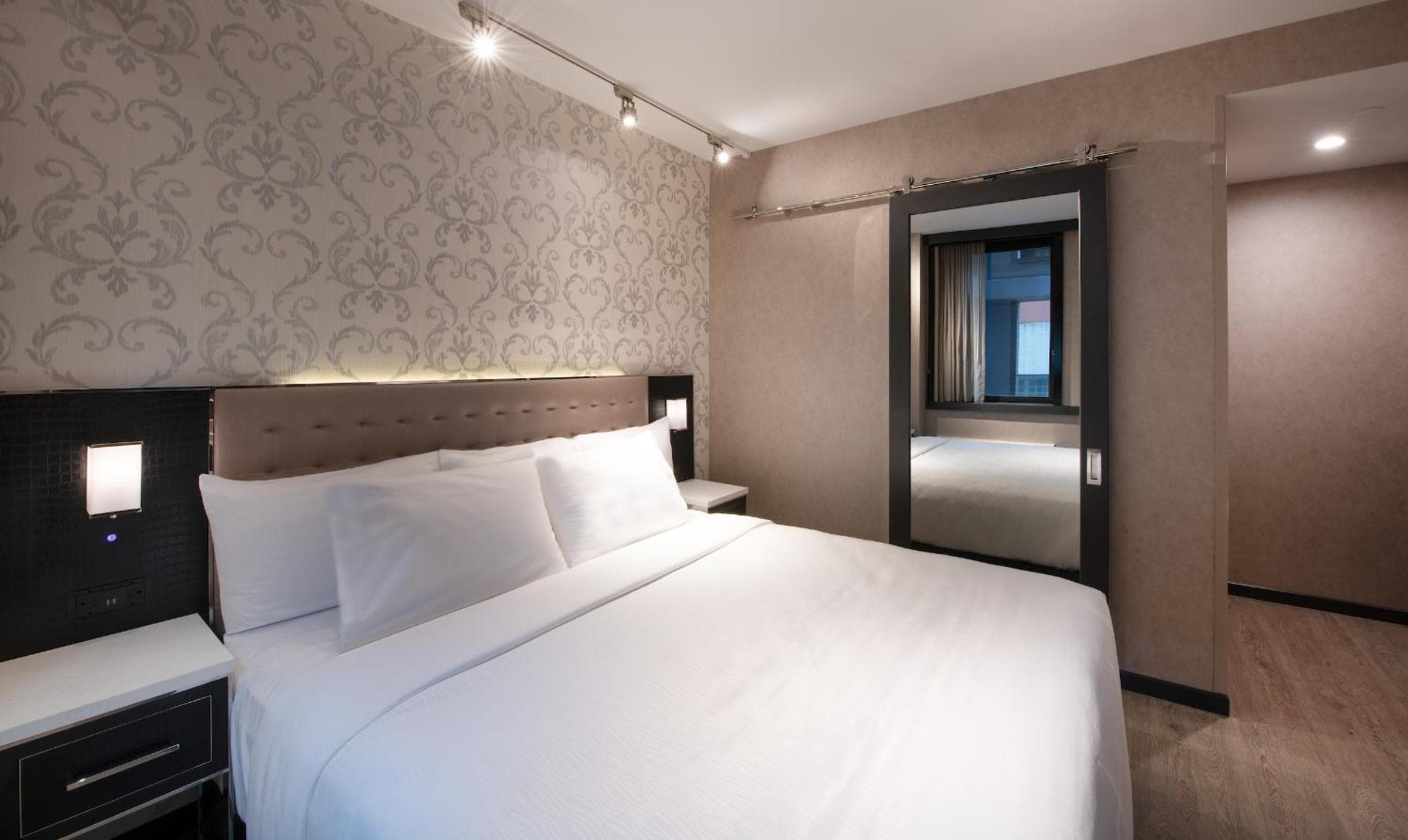Hotel Aliz Times Square — 13
