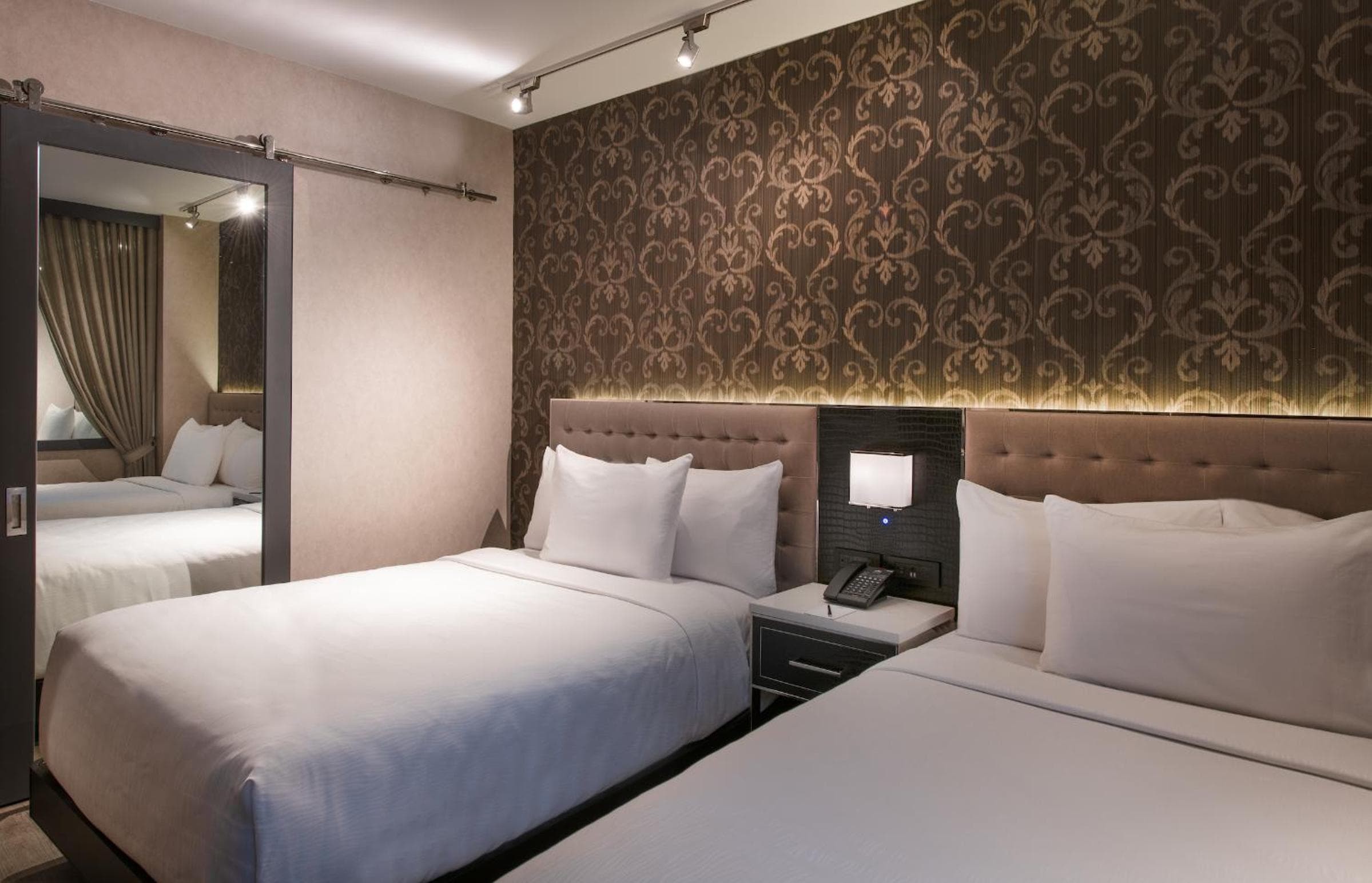 Hotel Aliz Times Square — 19