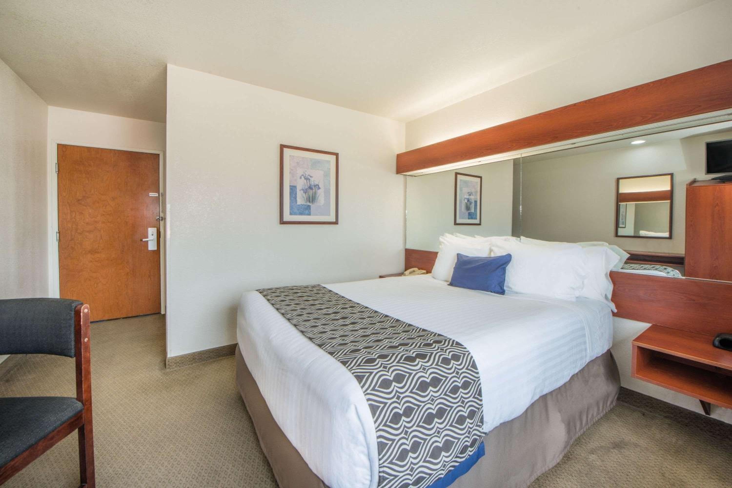 Microtel Inn and Suites By Wyndham Miami OK --> Microtel Inn and Suites By Wyndham Miami OK — 11