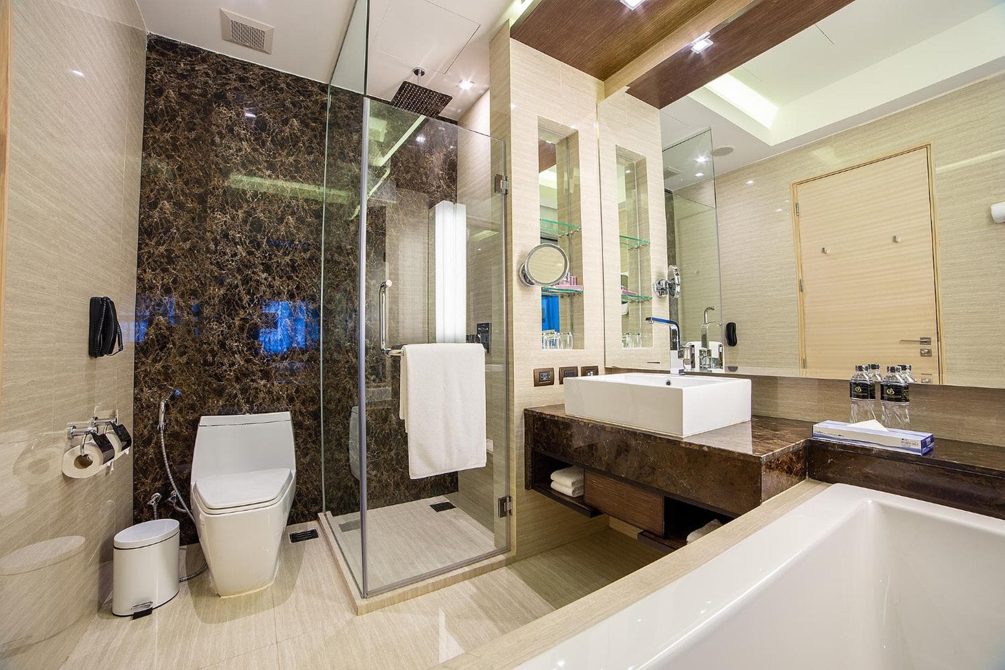 Graceland Bangkok by Grace Hotel — 11