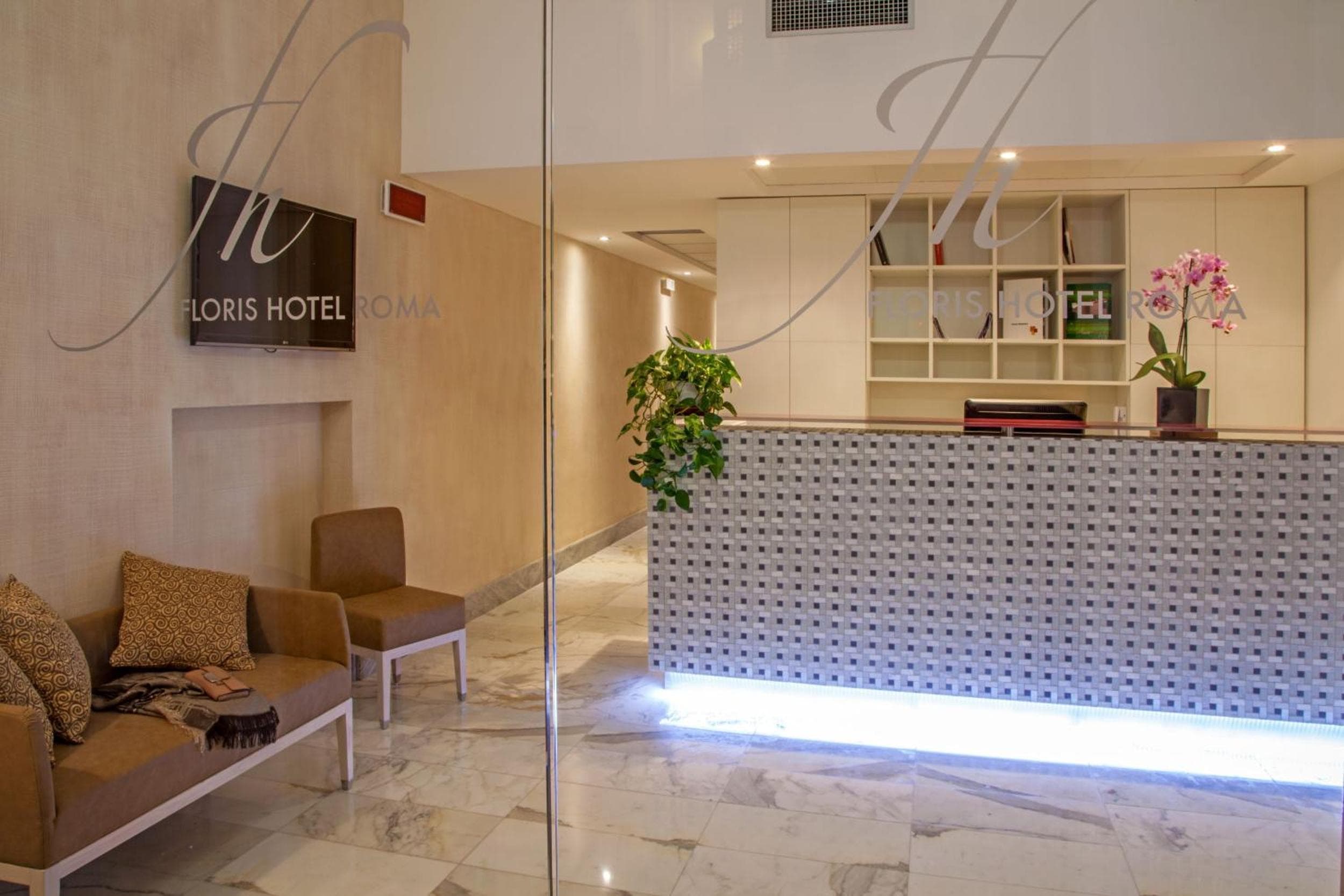 Floris Hotel — 1