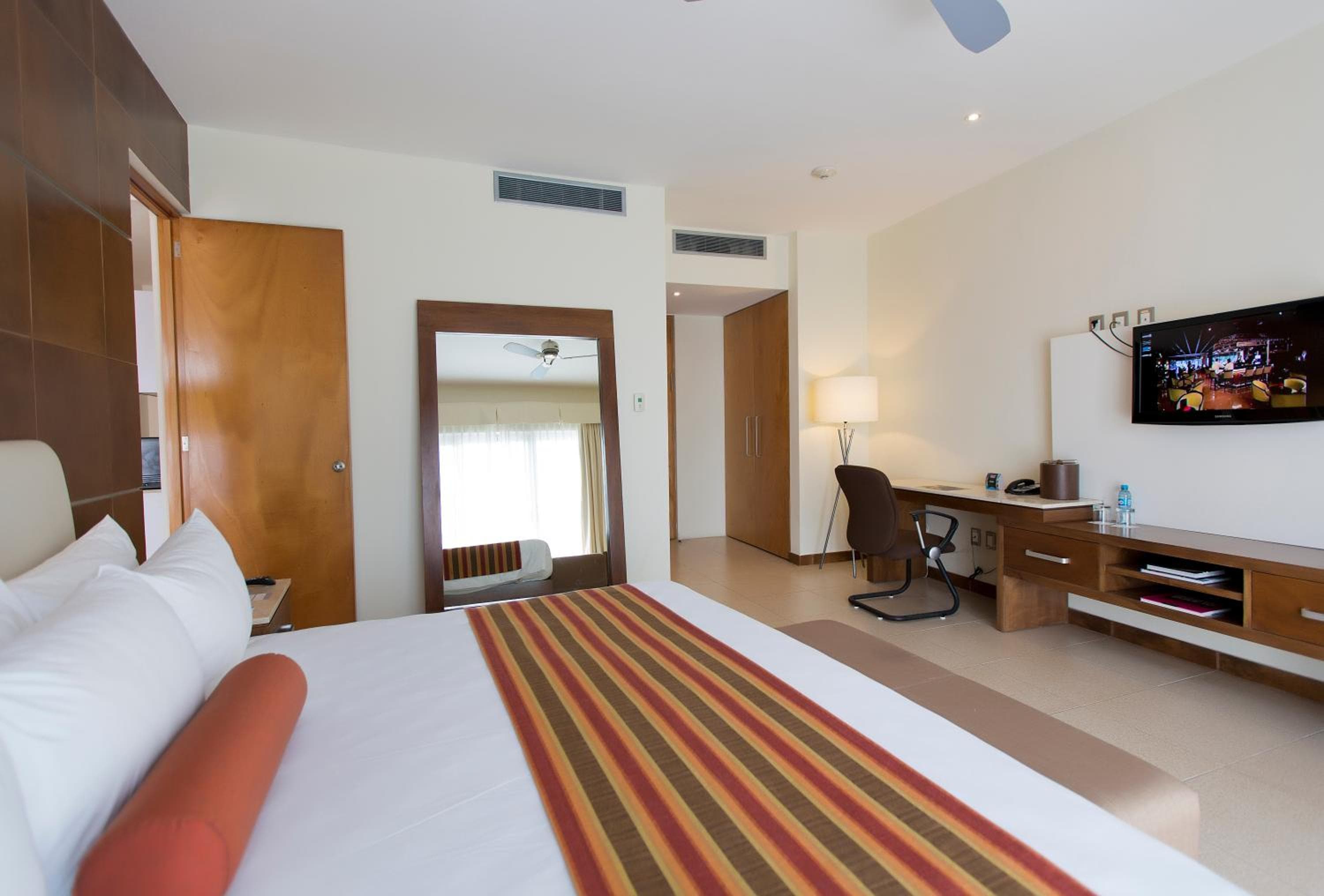 Krystal Urban Cancún & Club de Playa — 10