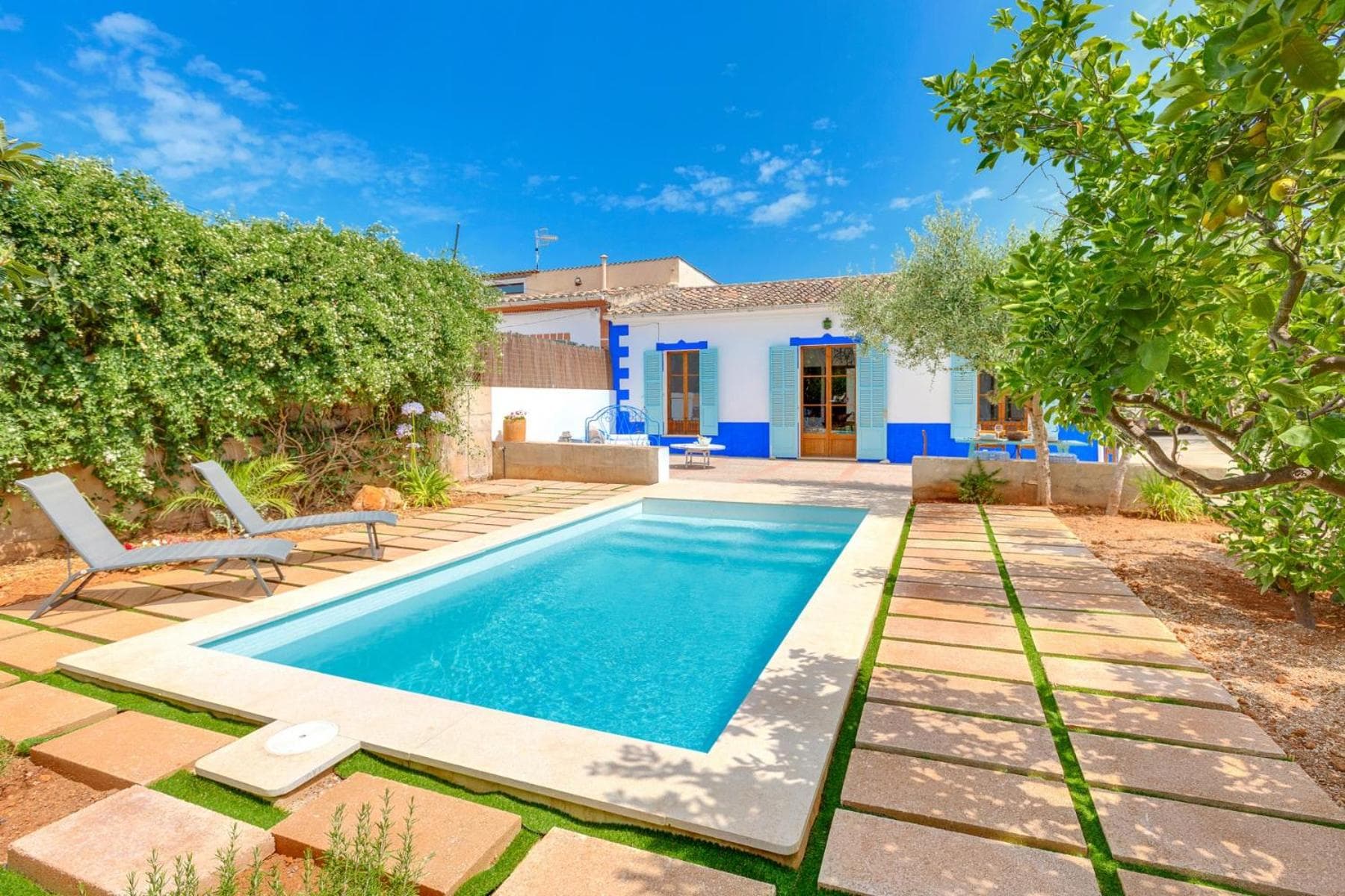 Villa Palma, Establiments — 1