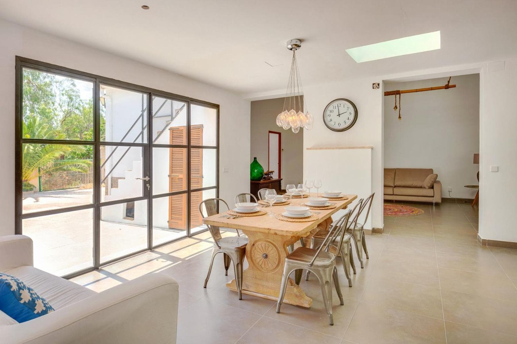 Villa Palma, Establiments — 6