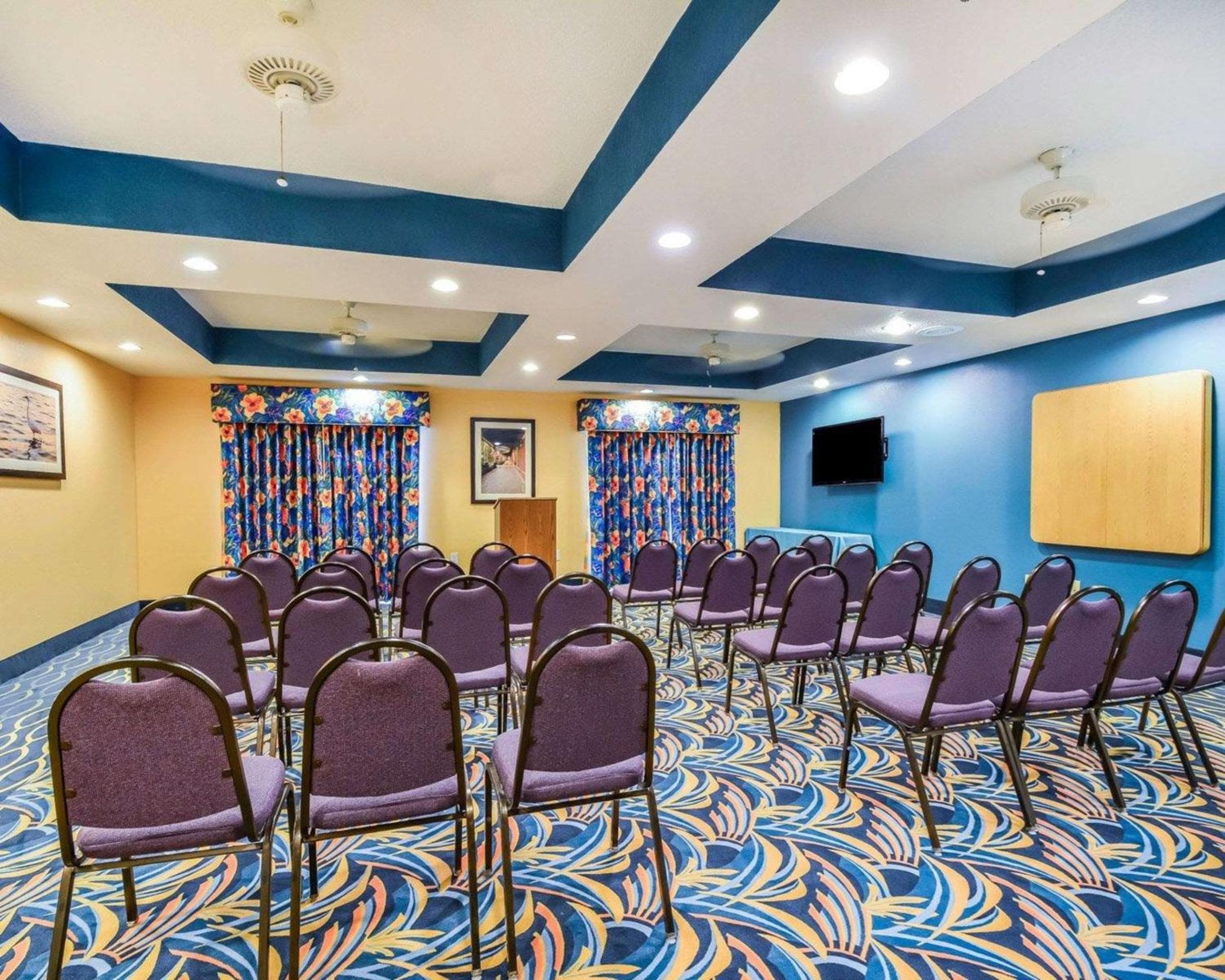 Comfort Suites Tampa - Brandon — 7