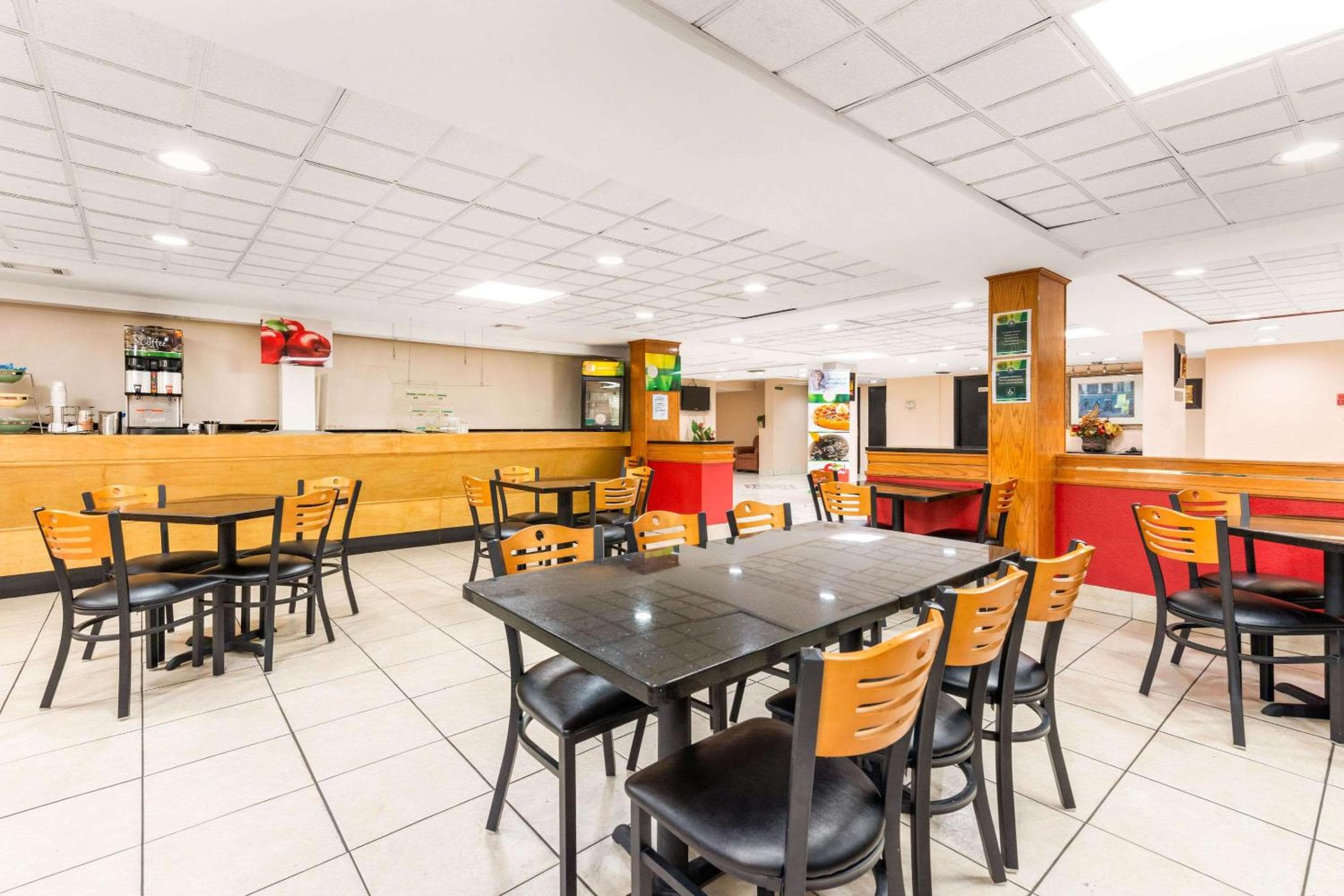 Quality Inn & Suites Orlando Airport — 5