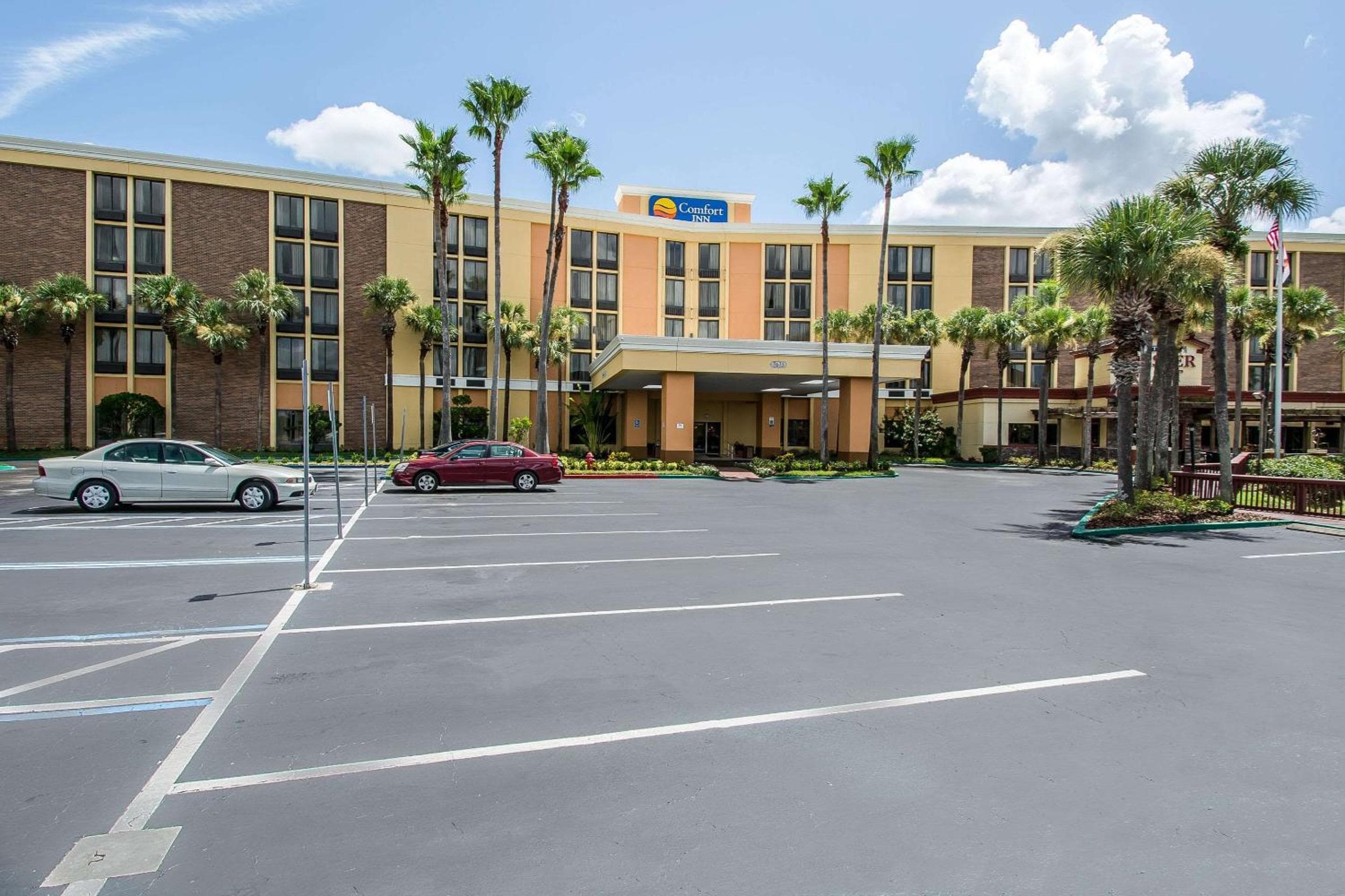 Comfort Inn & Suites Kissimmee by the Parks — 2