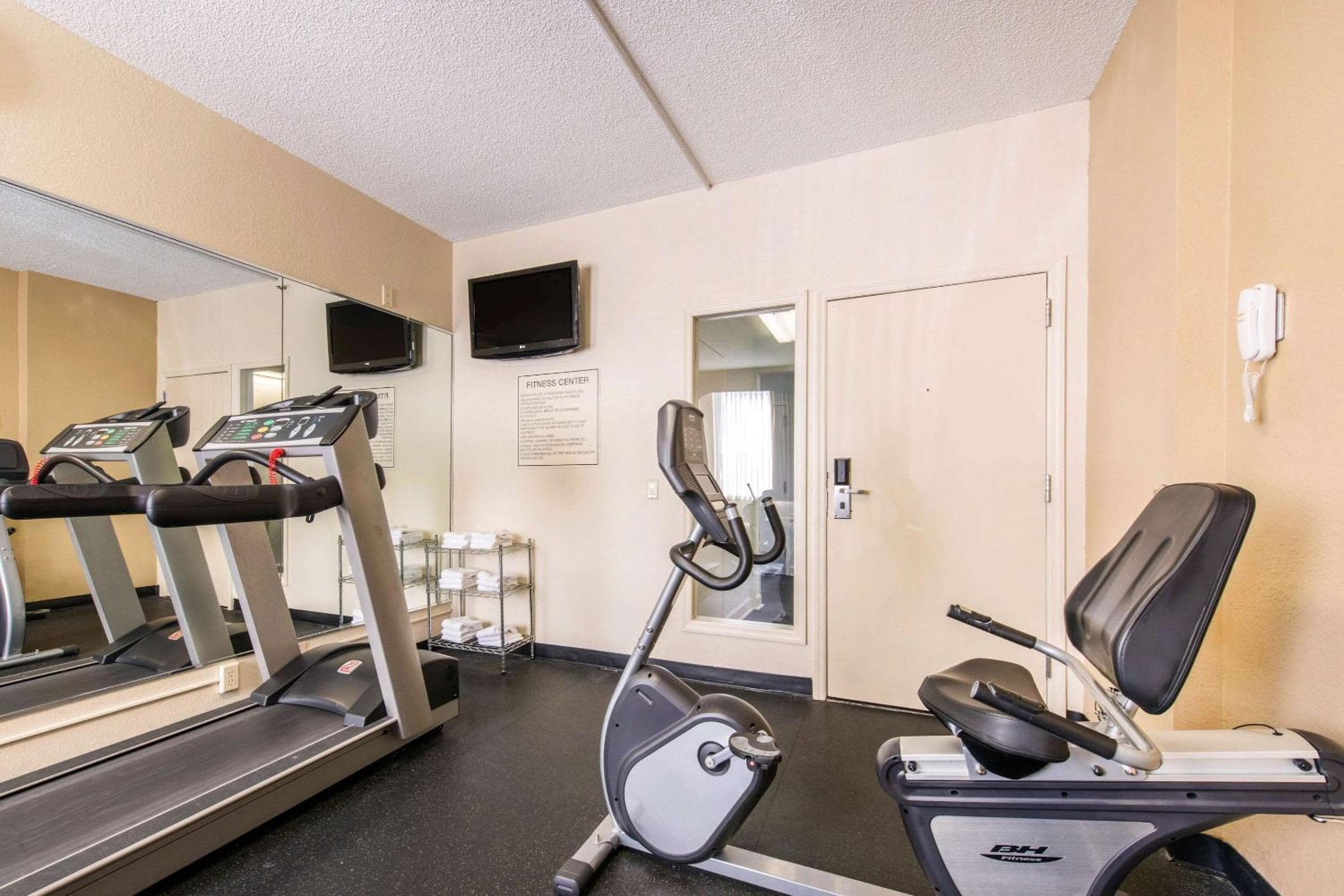 Quality Inn & Suites cerca de los parques temáticos — 23