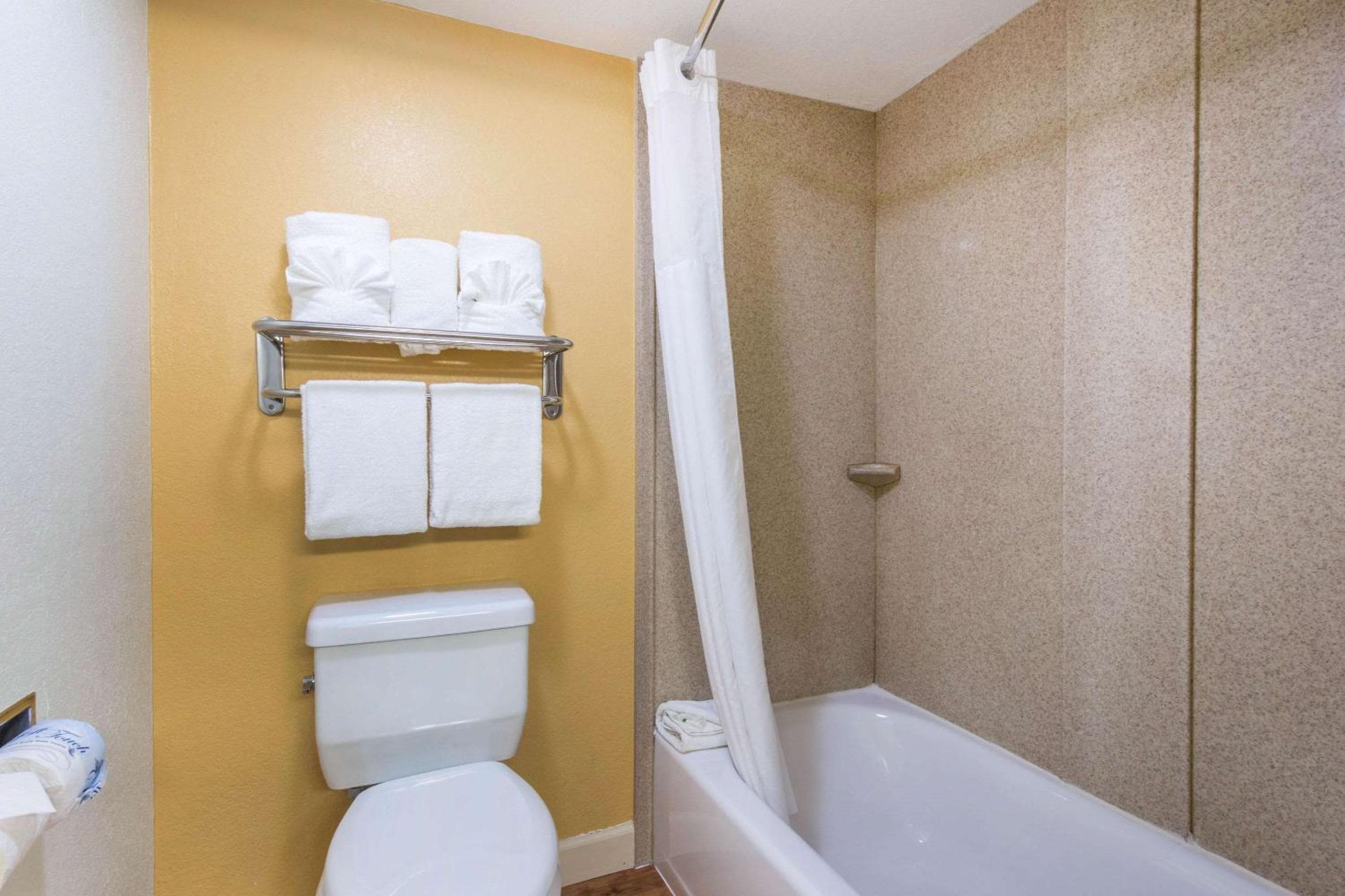 Quality Inn & Suites cerca de los parques temáticos — 19