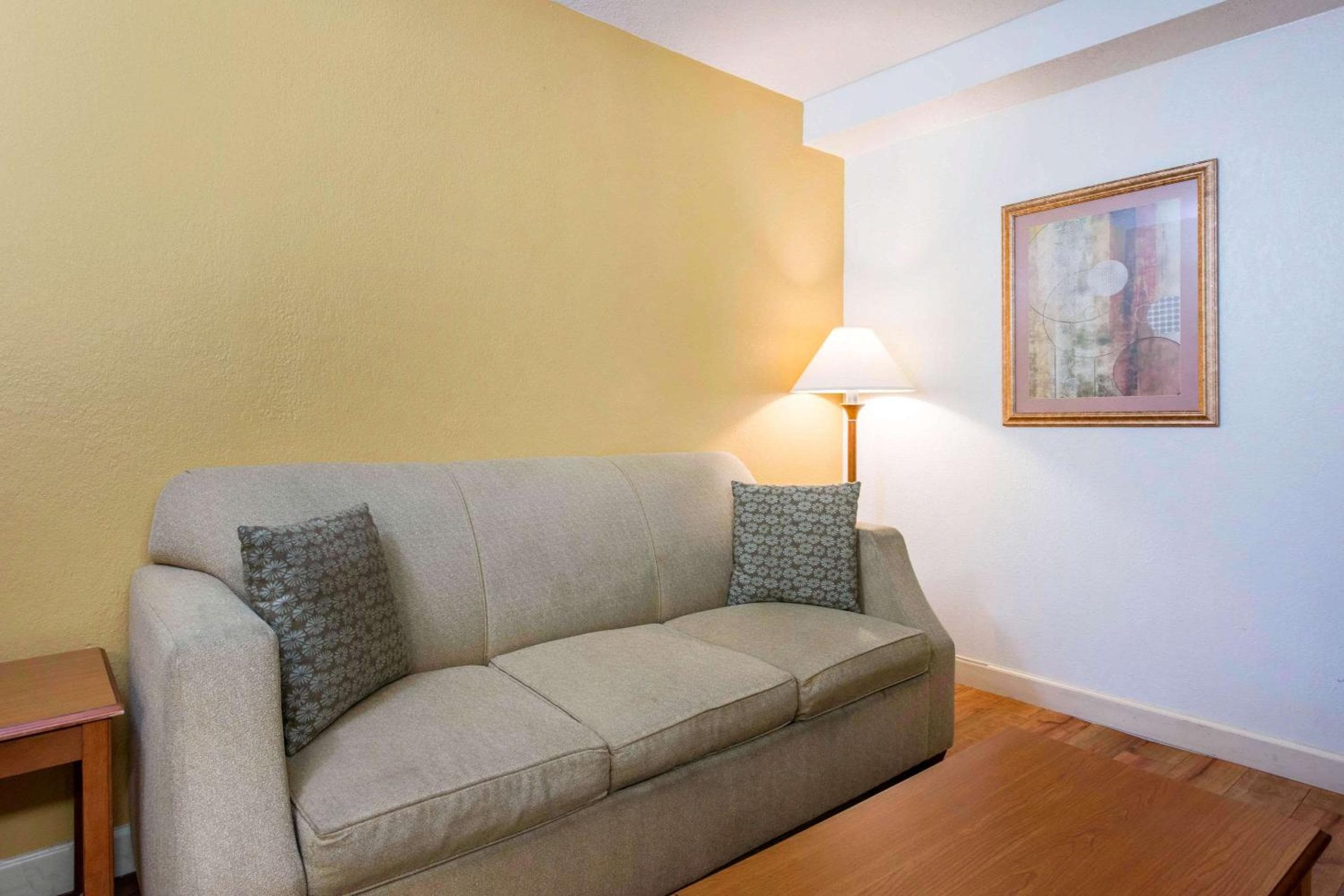 Quality Inn & Suites cerca de los parques temáticos — 17