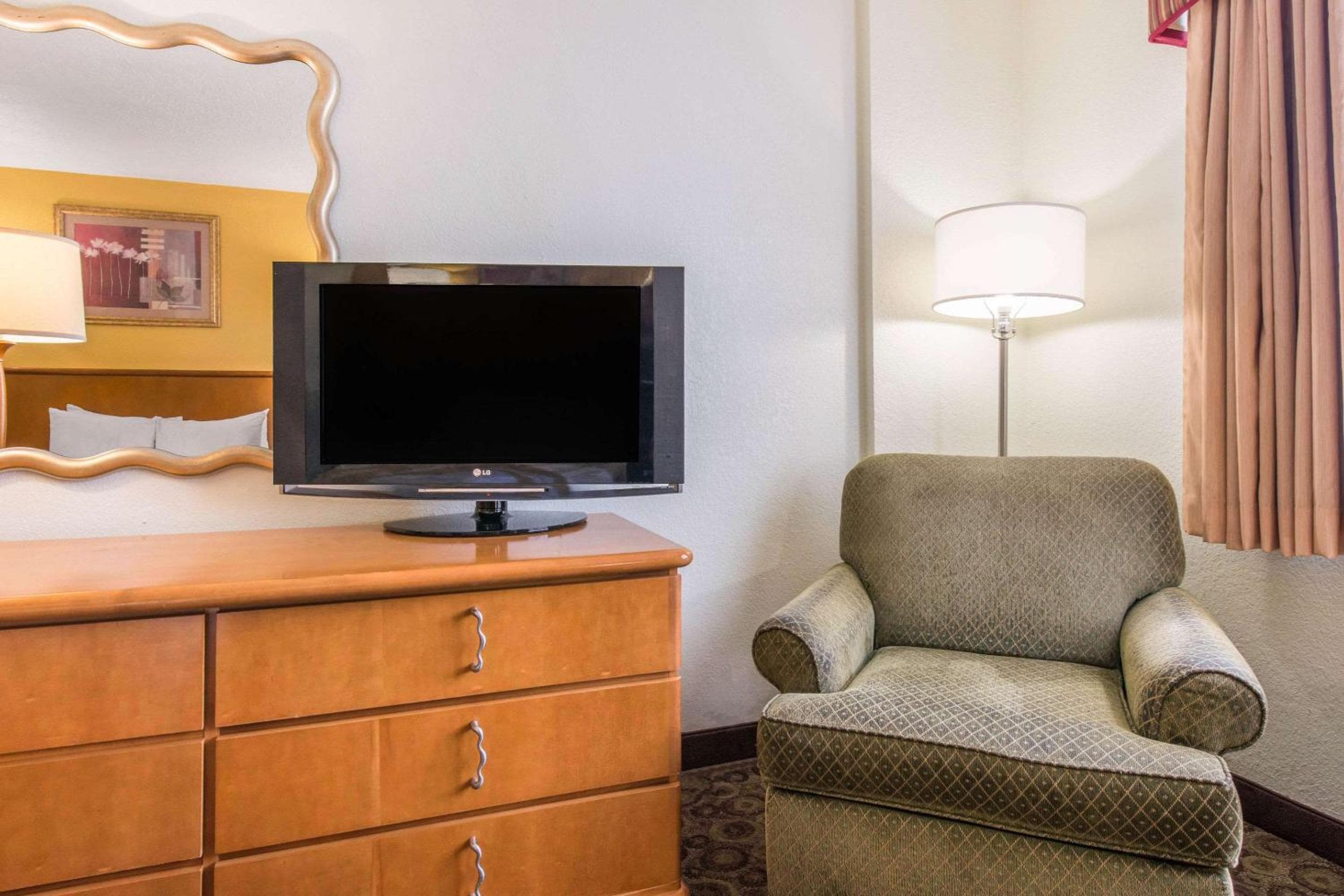 Quality Inn & Suites cerca de los parques temáticos — 14