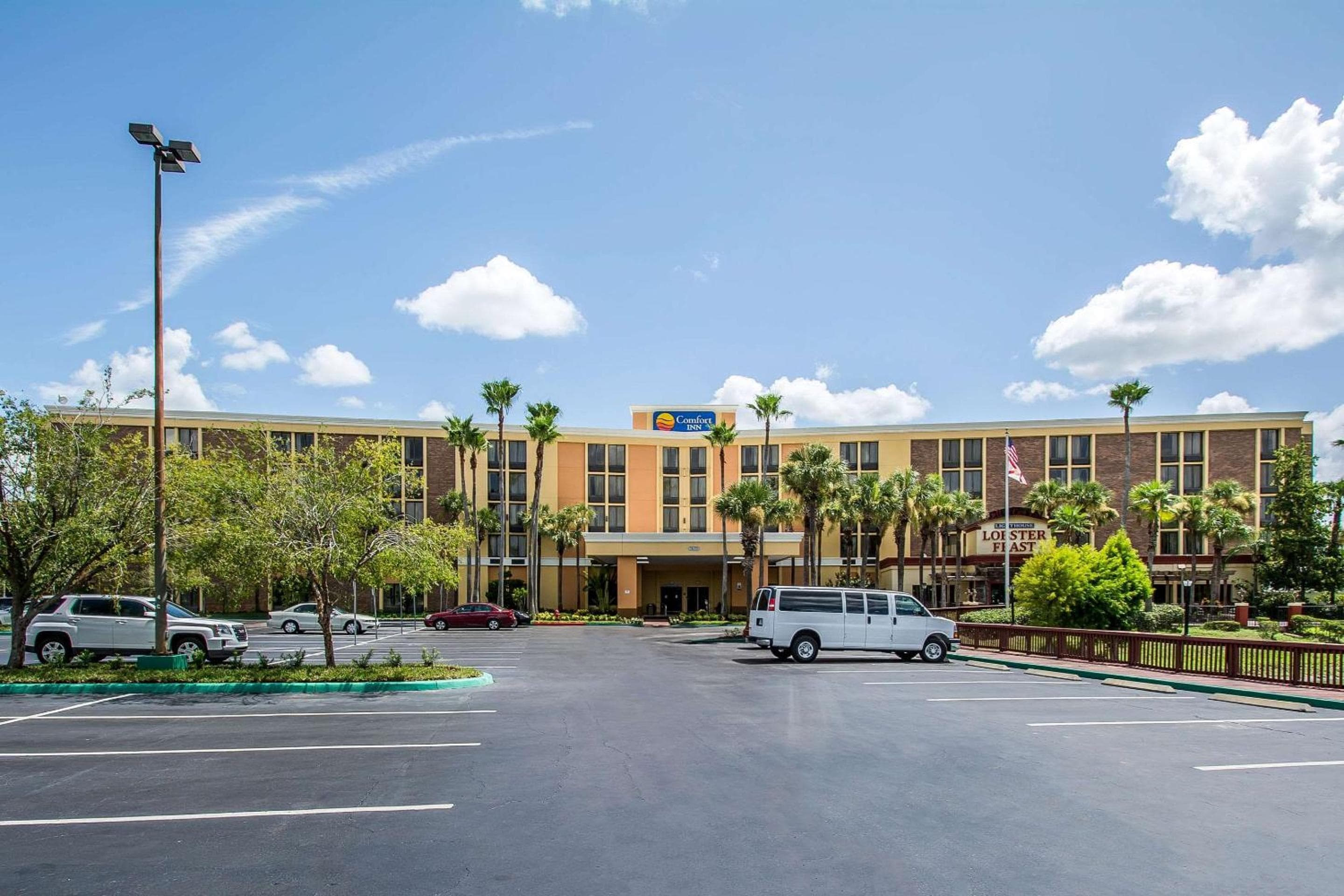 Comfort Inn & Suites Kissimmee by the Parks — 4