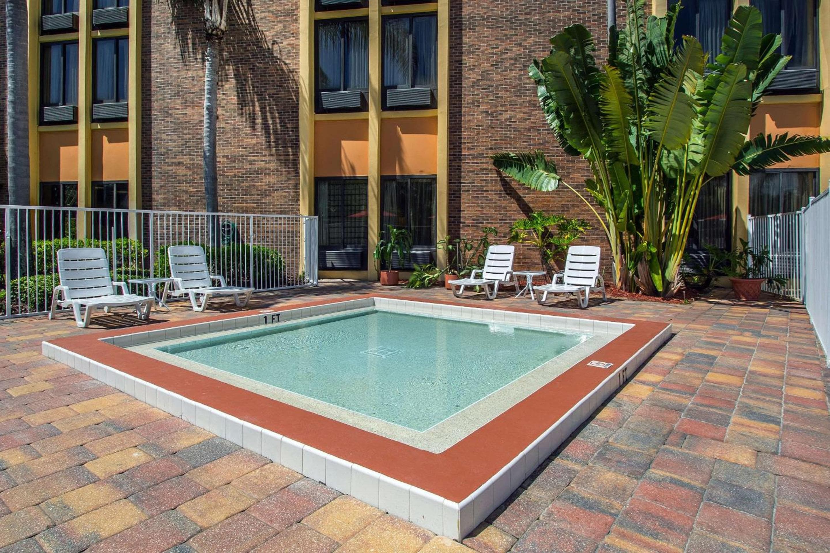 Comfort Inn & Suites Kissimmee by the Parks — 15